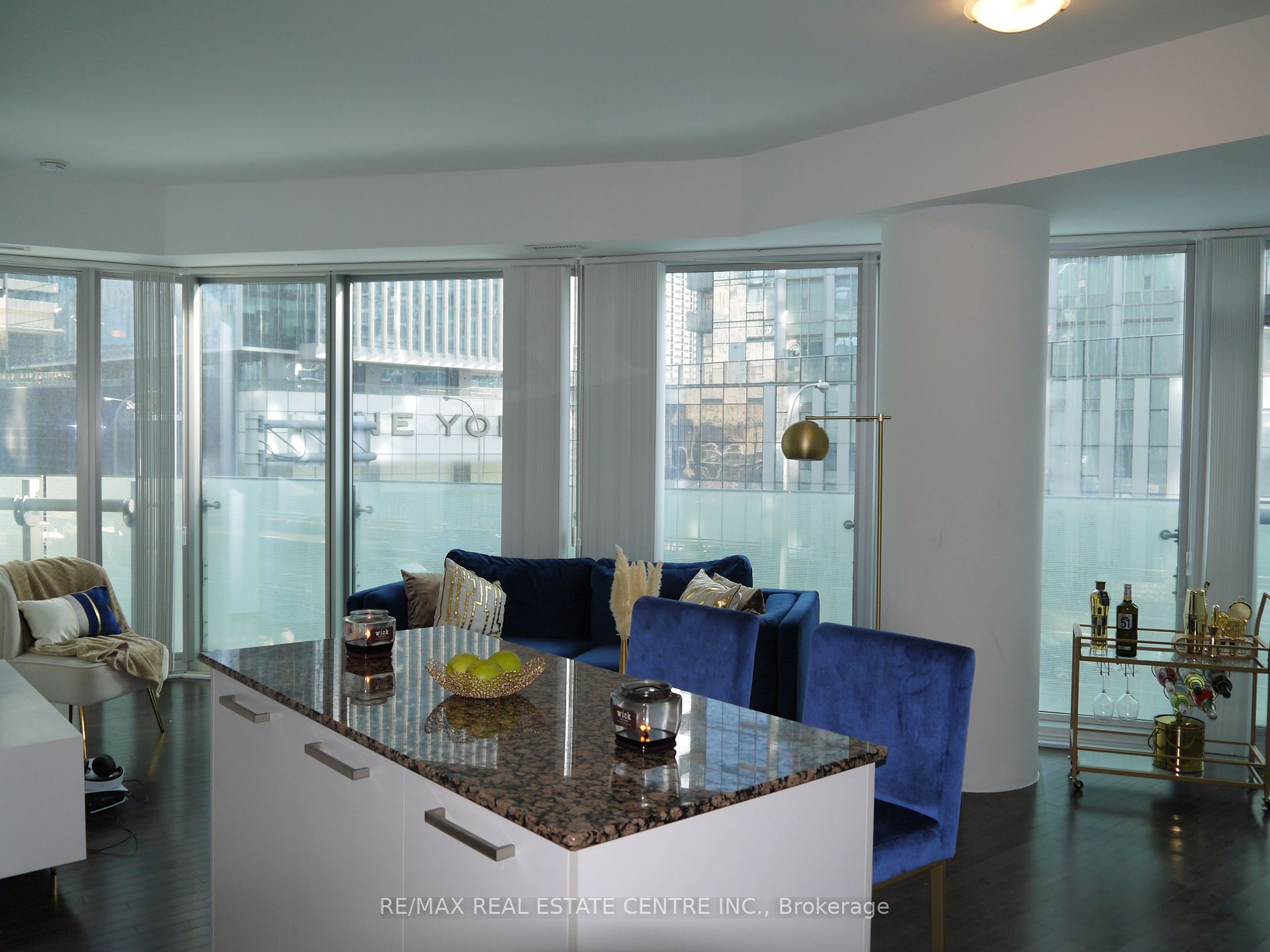 12 York St, #302
