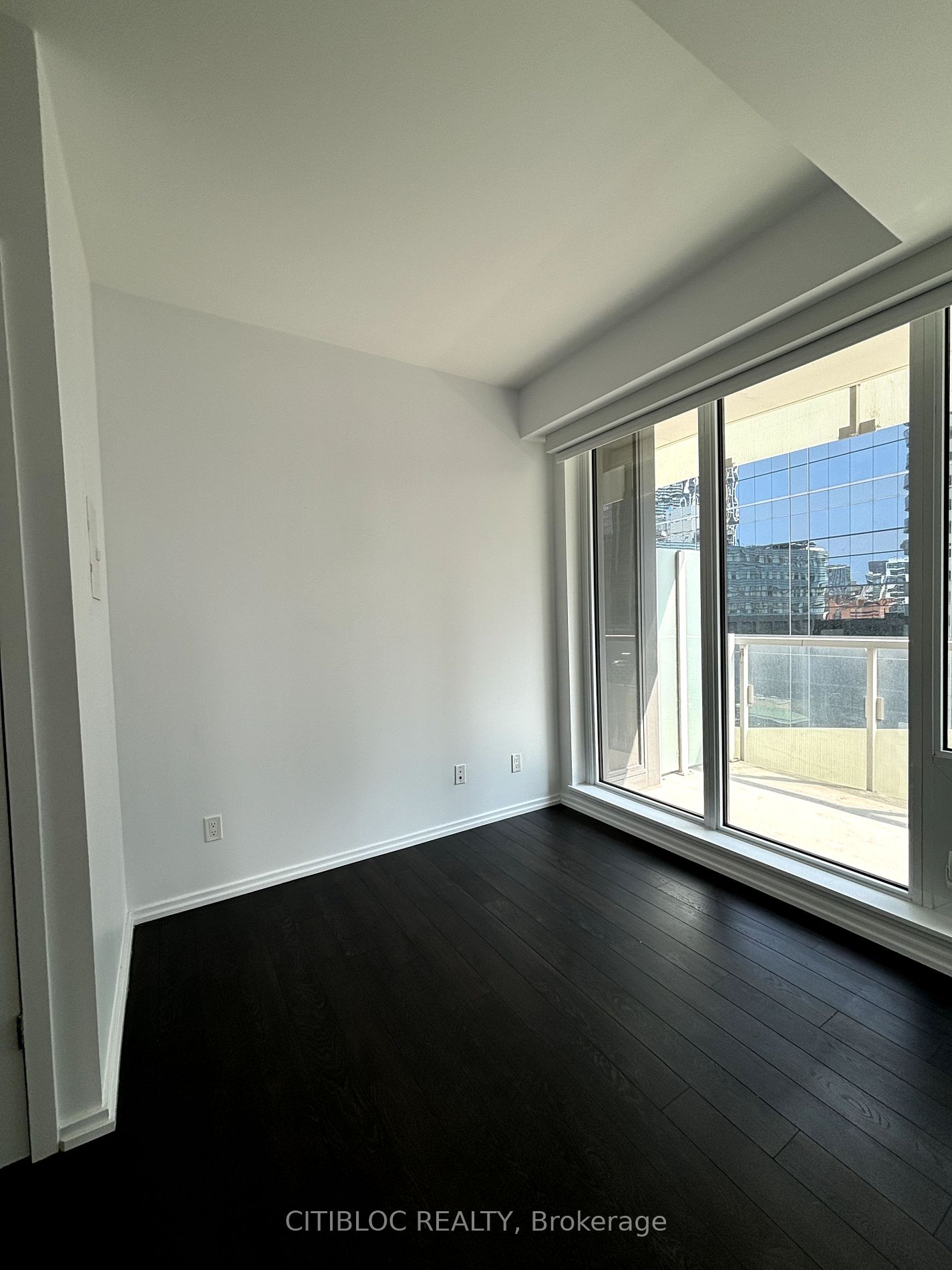 197 Yonge St, #1409