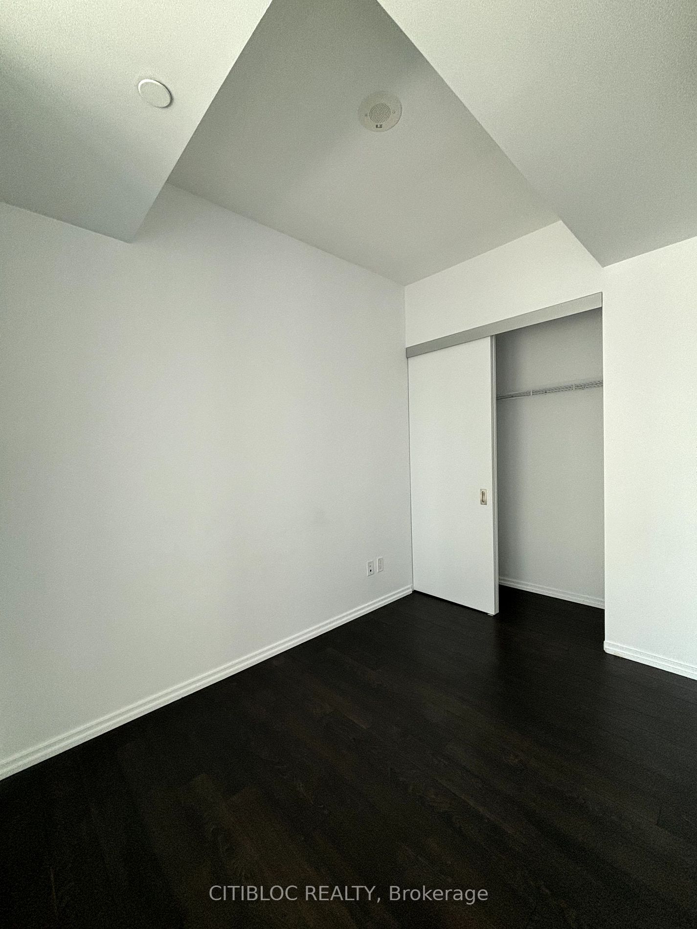197 Yonge St, #1409