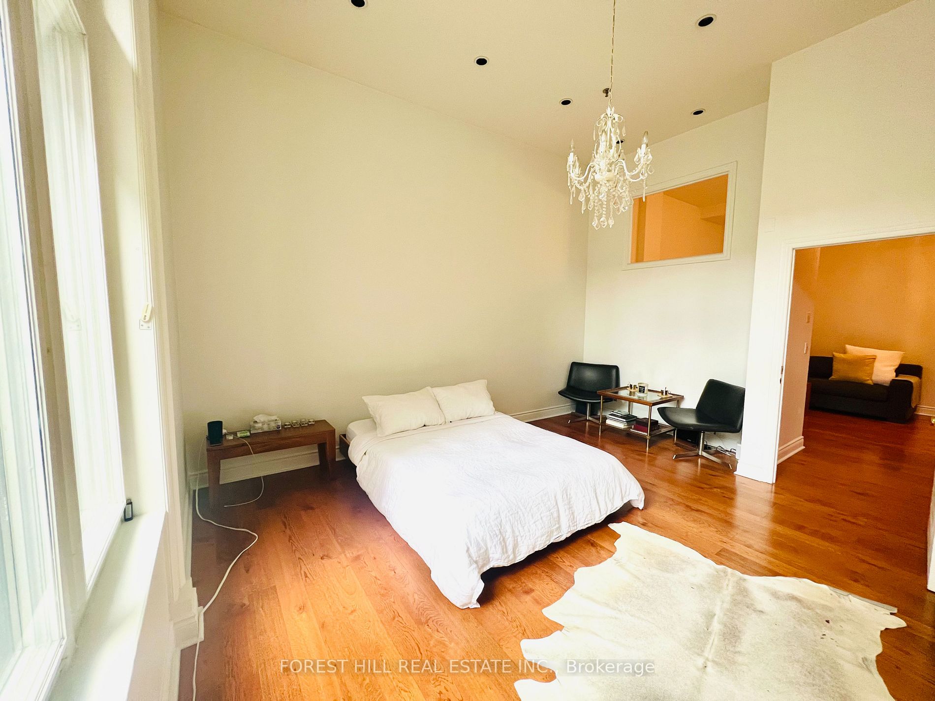 73 Richmond St W, #208