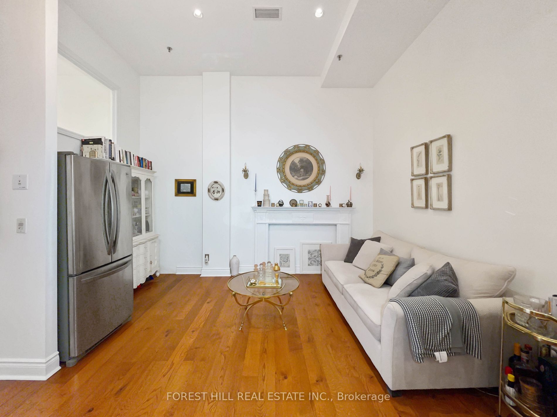 73 Richmond St W, #208