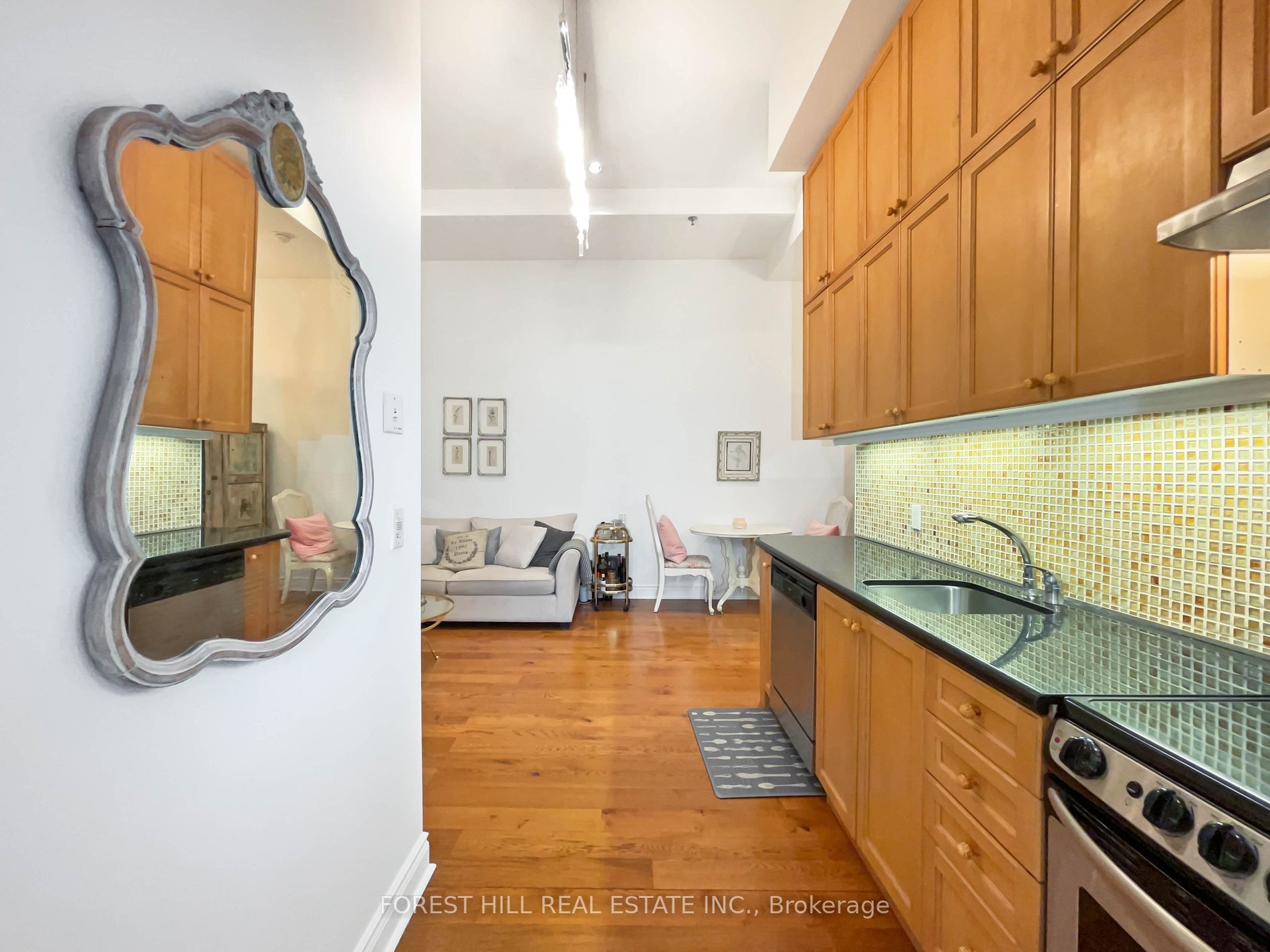 73 Richmond St W, #208