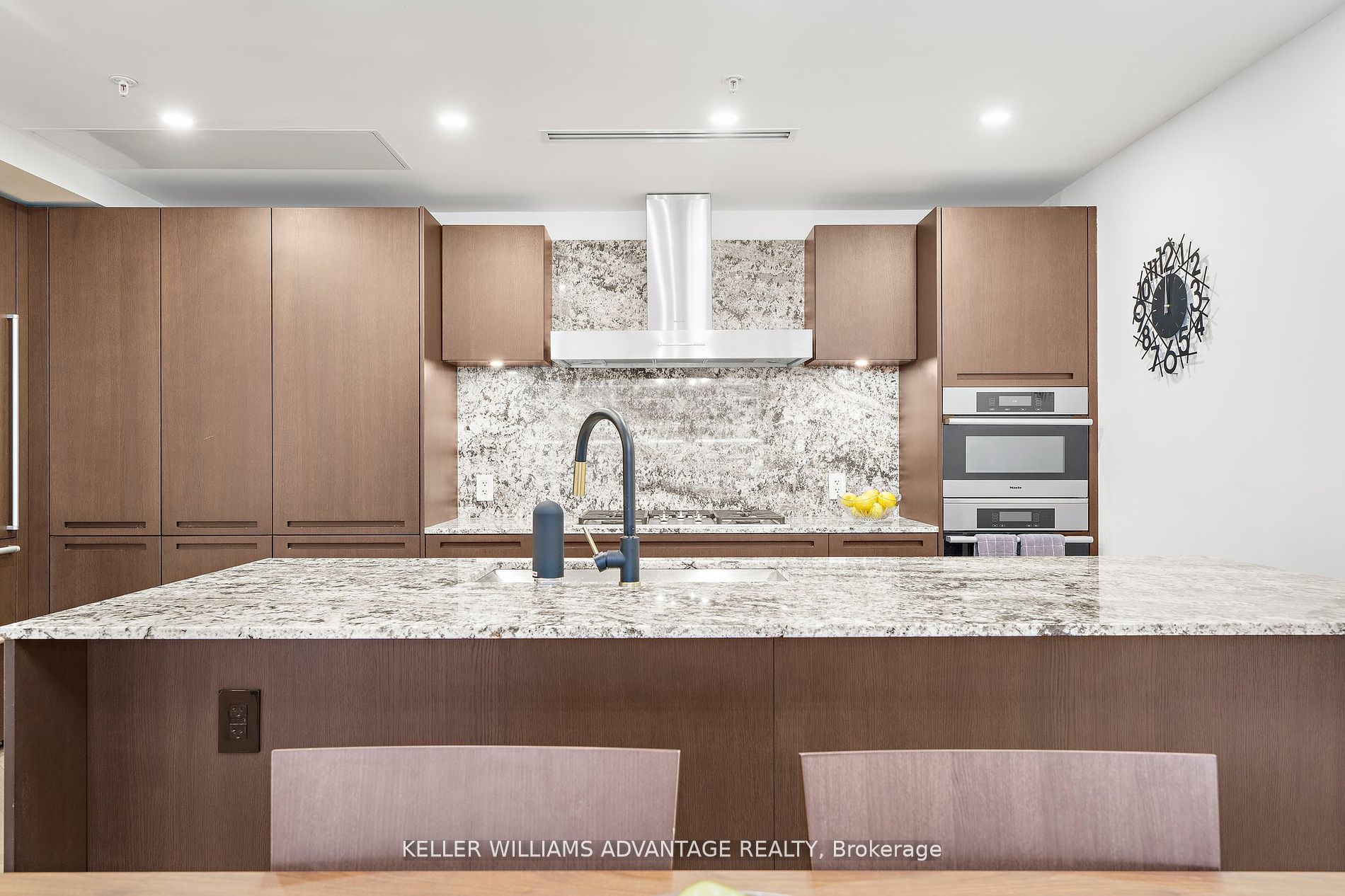 180 University Ave, #2308