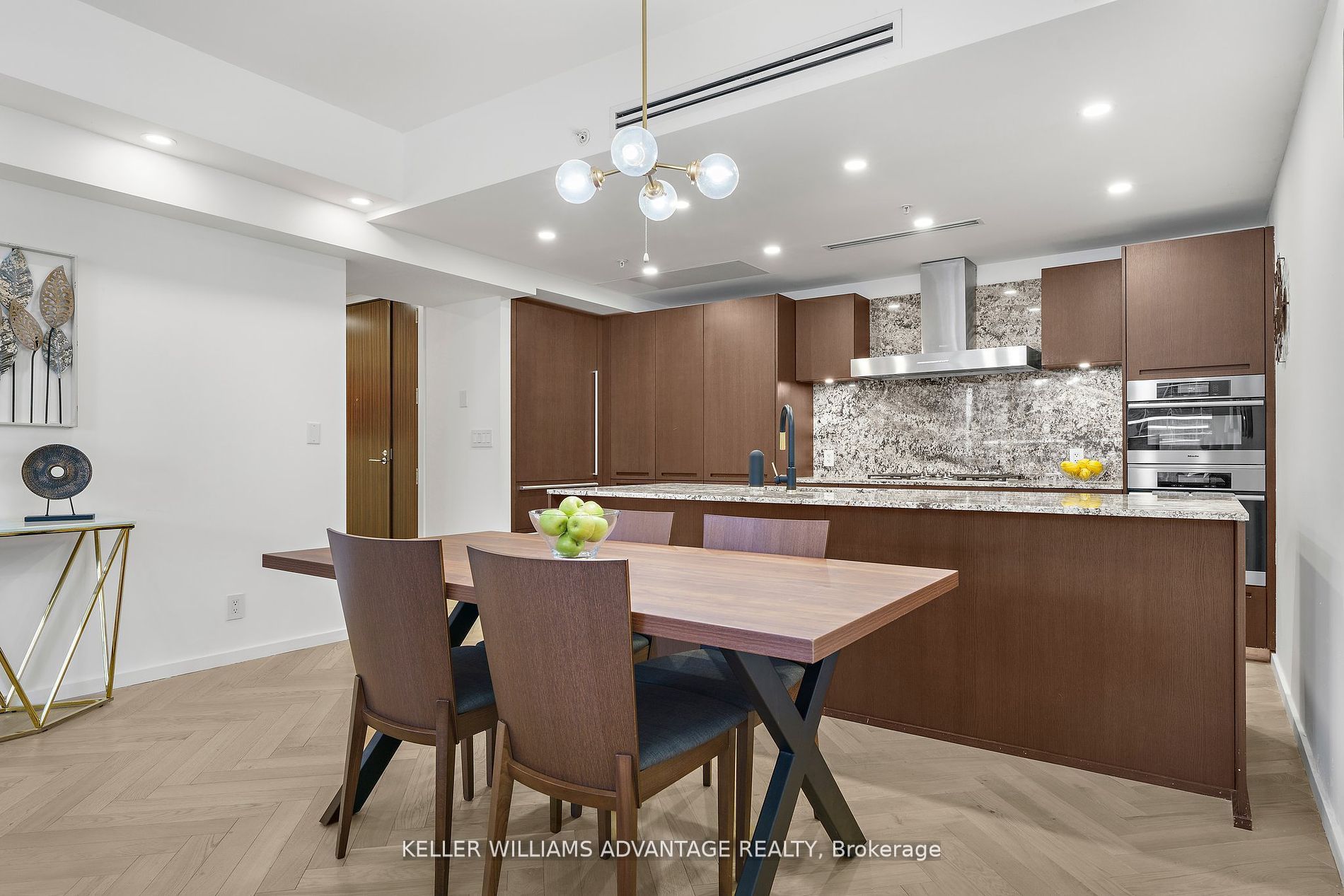 180 University Ave, #2308