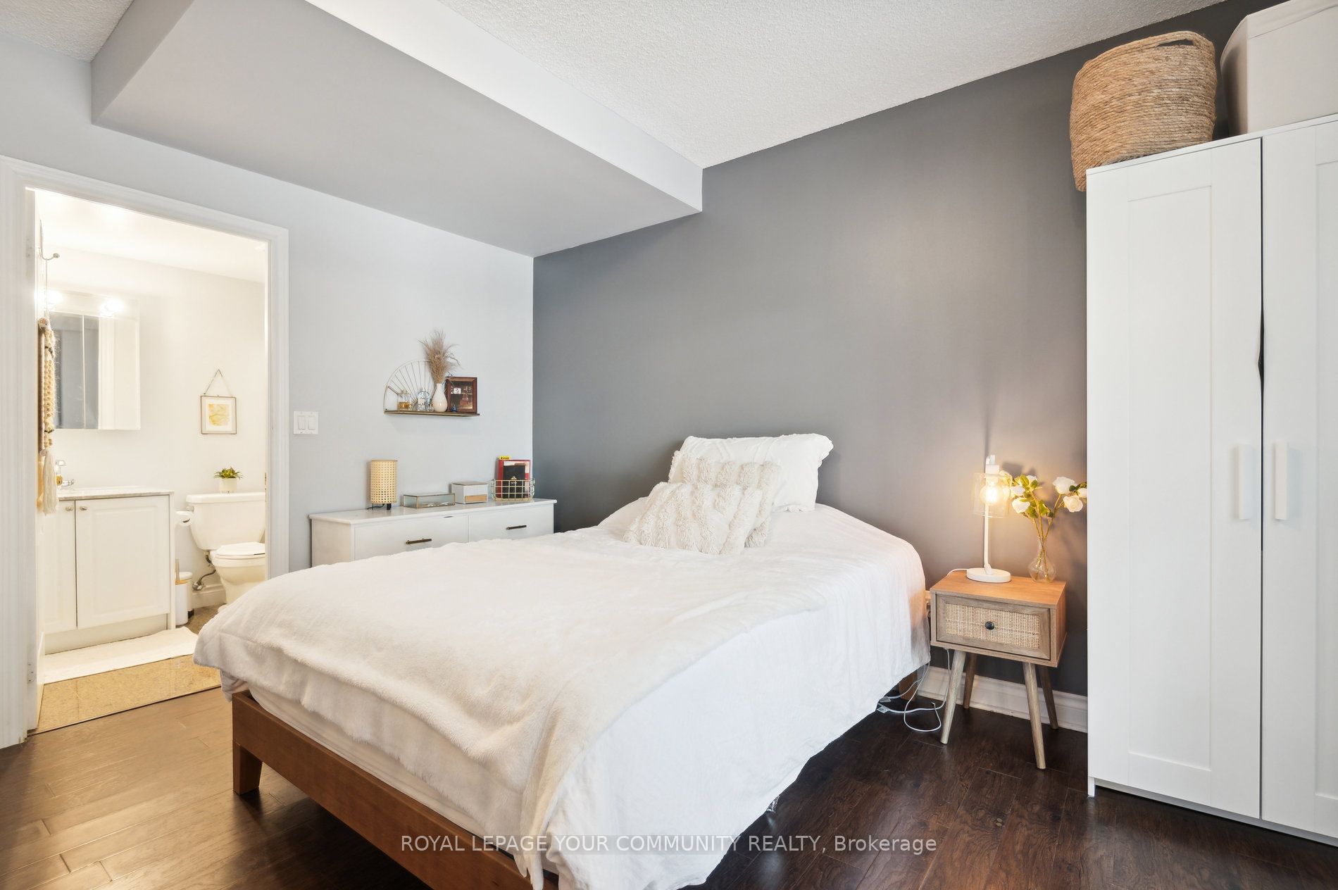 800 Spadina Rd, #101