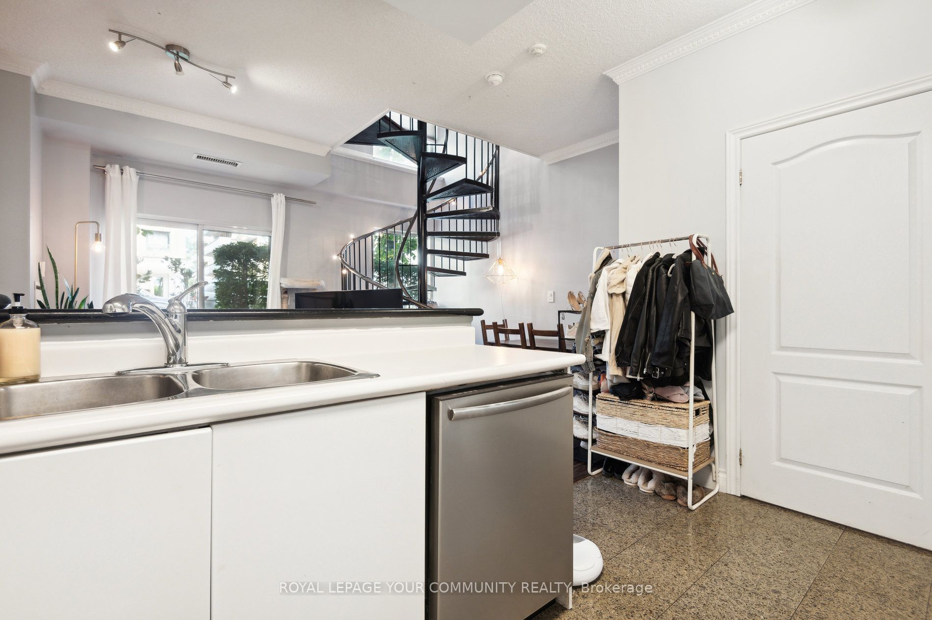 800 Spadina Rd, #101