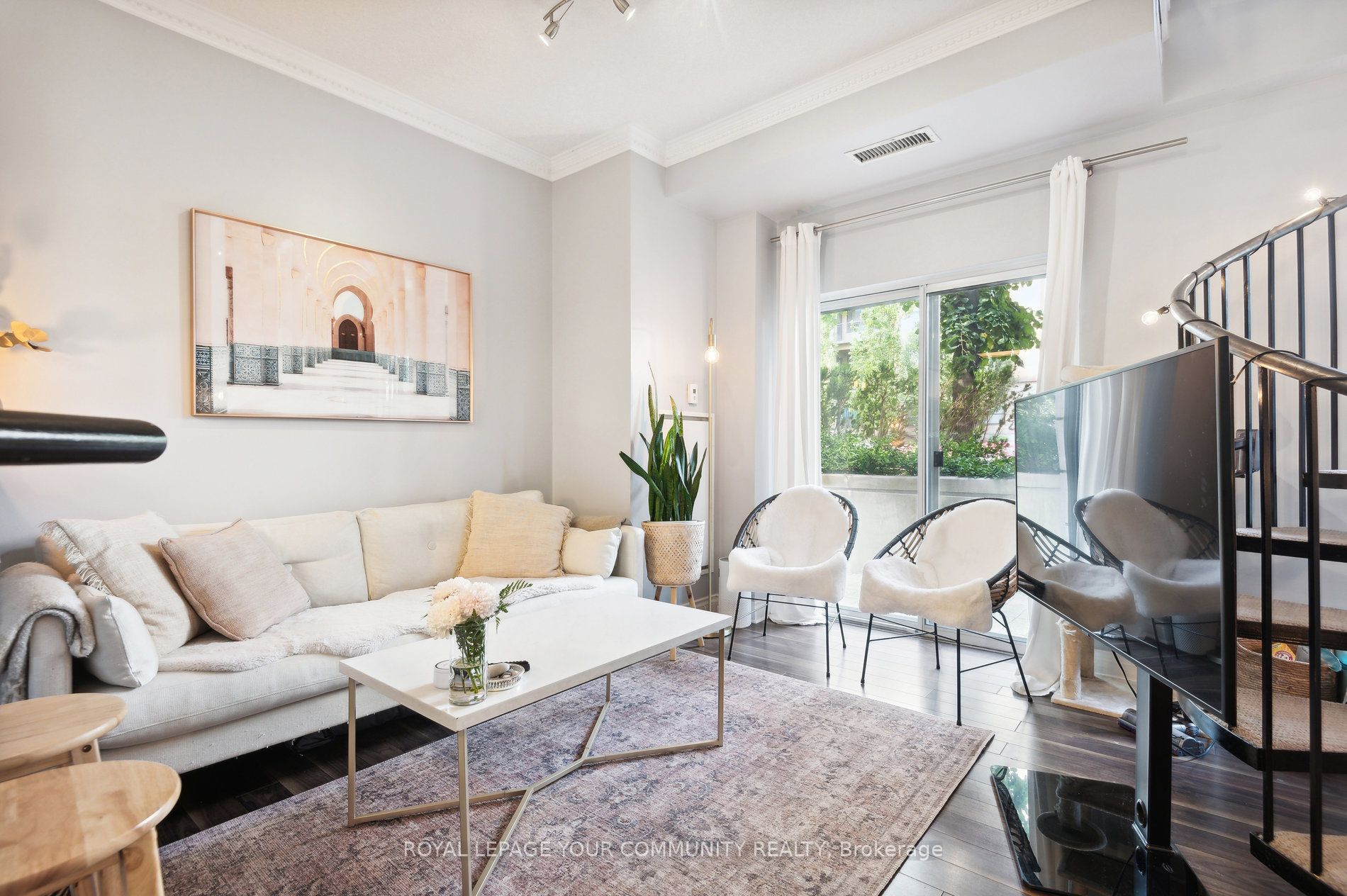800 Spadina Rd, #101