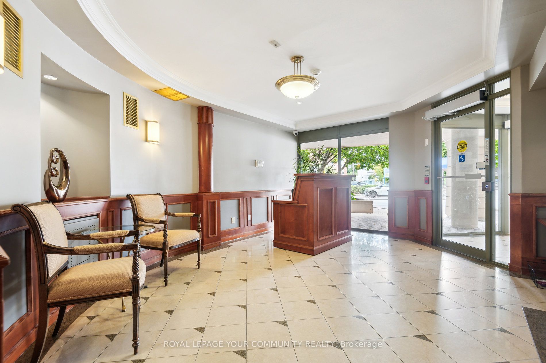 800 Spadina Rd, #101