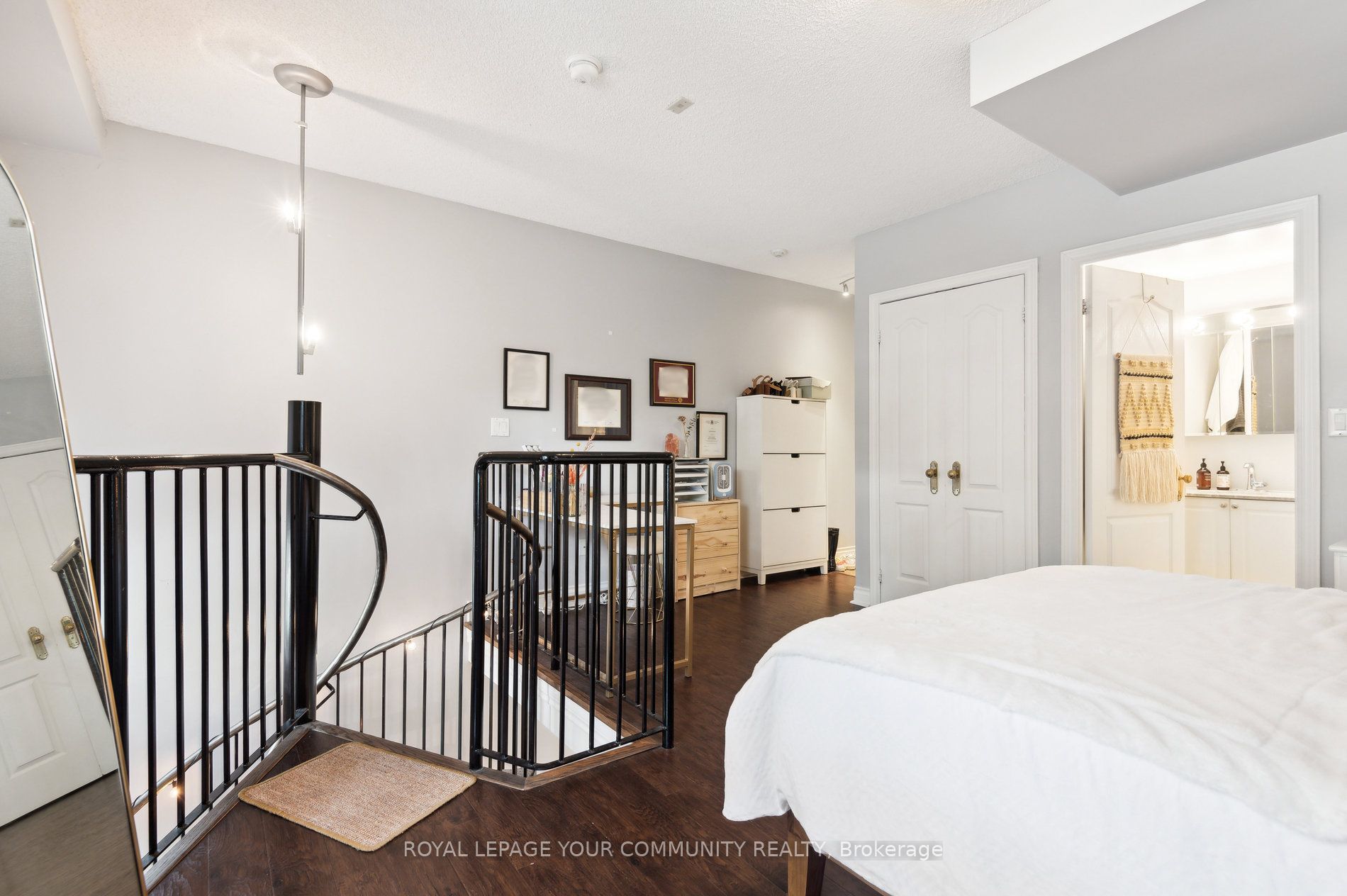 800 Spadina Rd, #101
