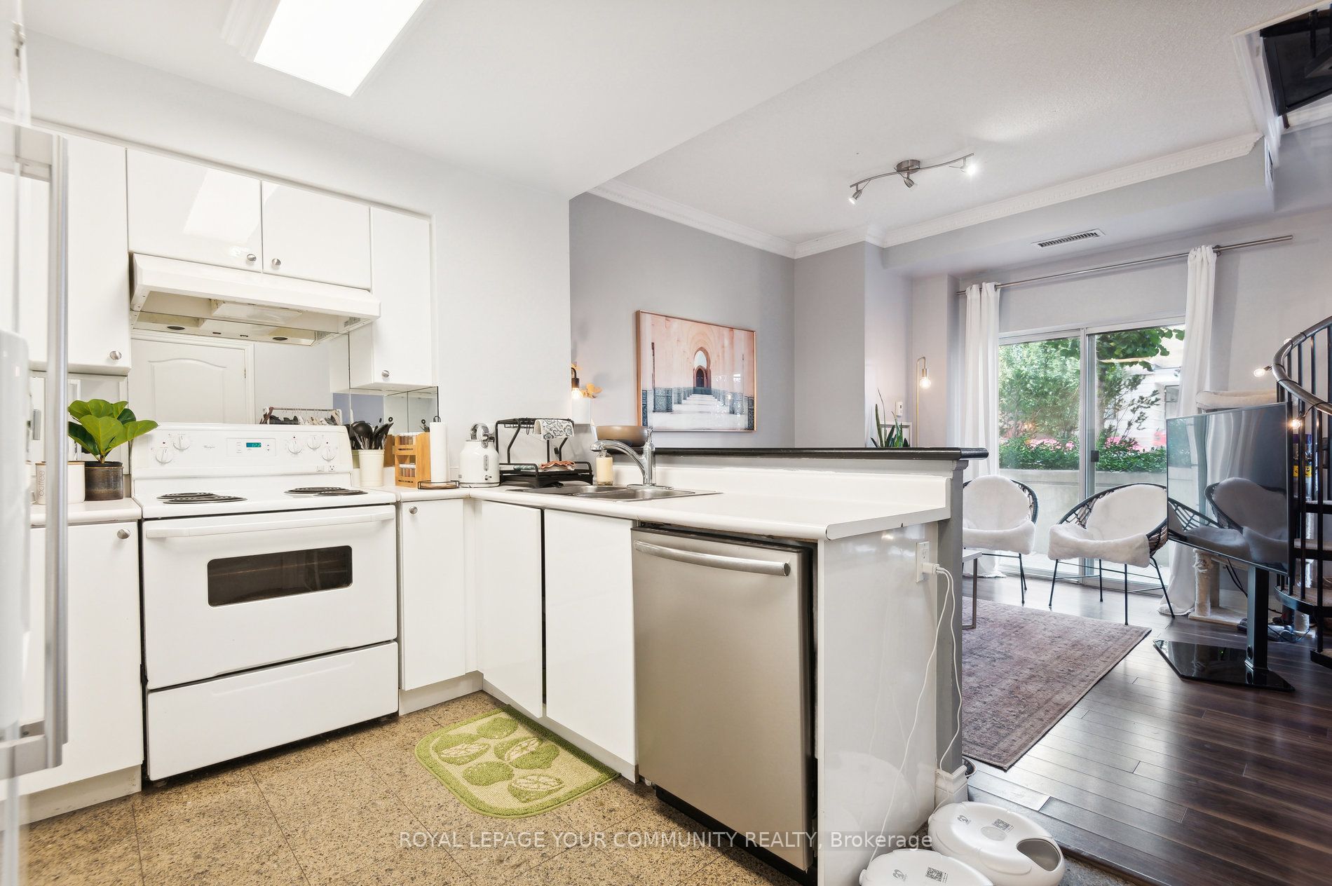 800 Spadina Rd, #101