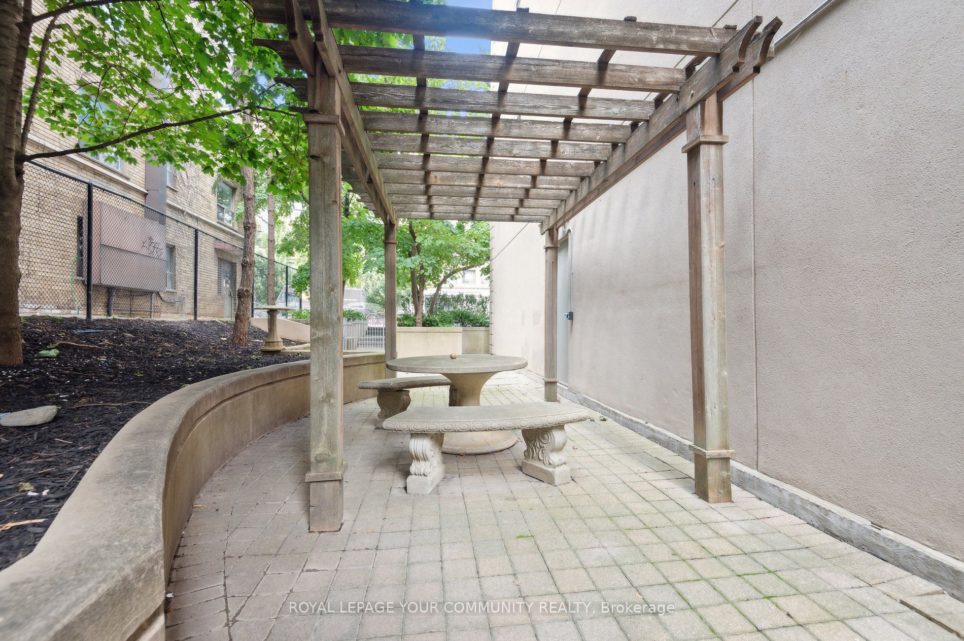 800 Spadina Rd, #101