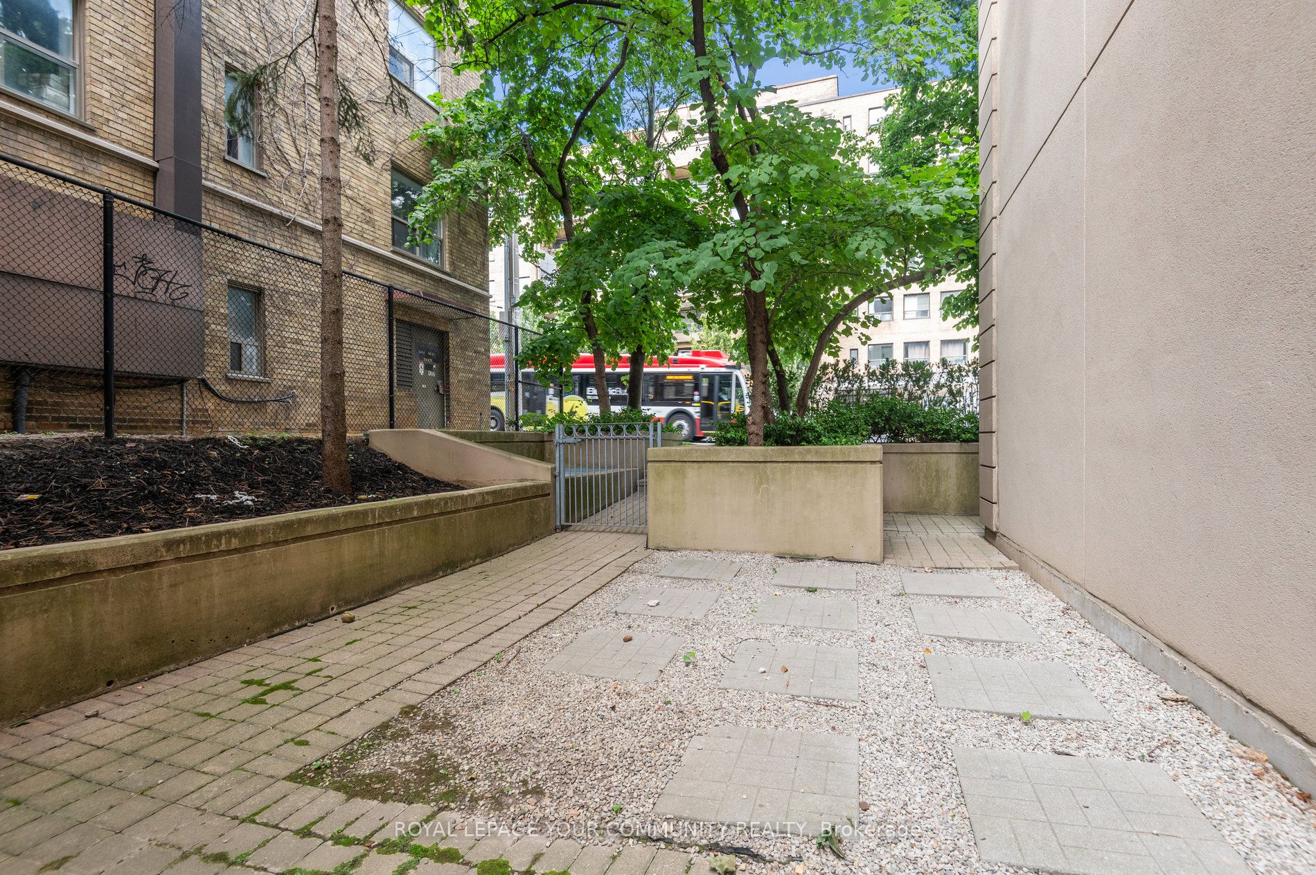 800 Spadina Rd, #101