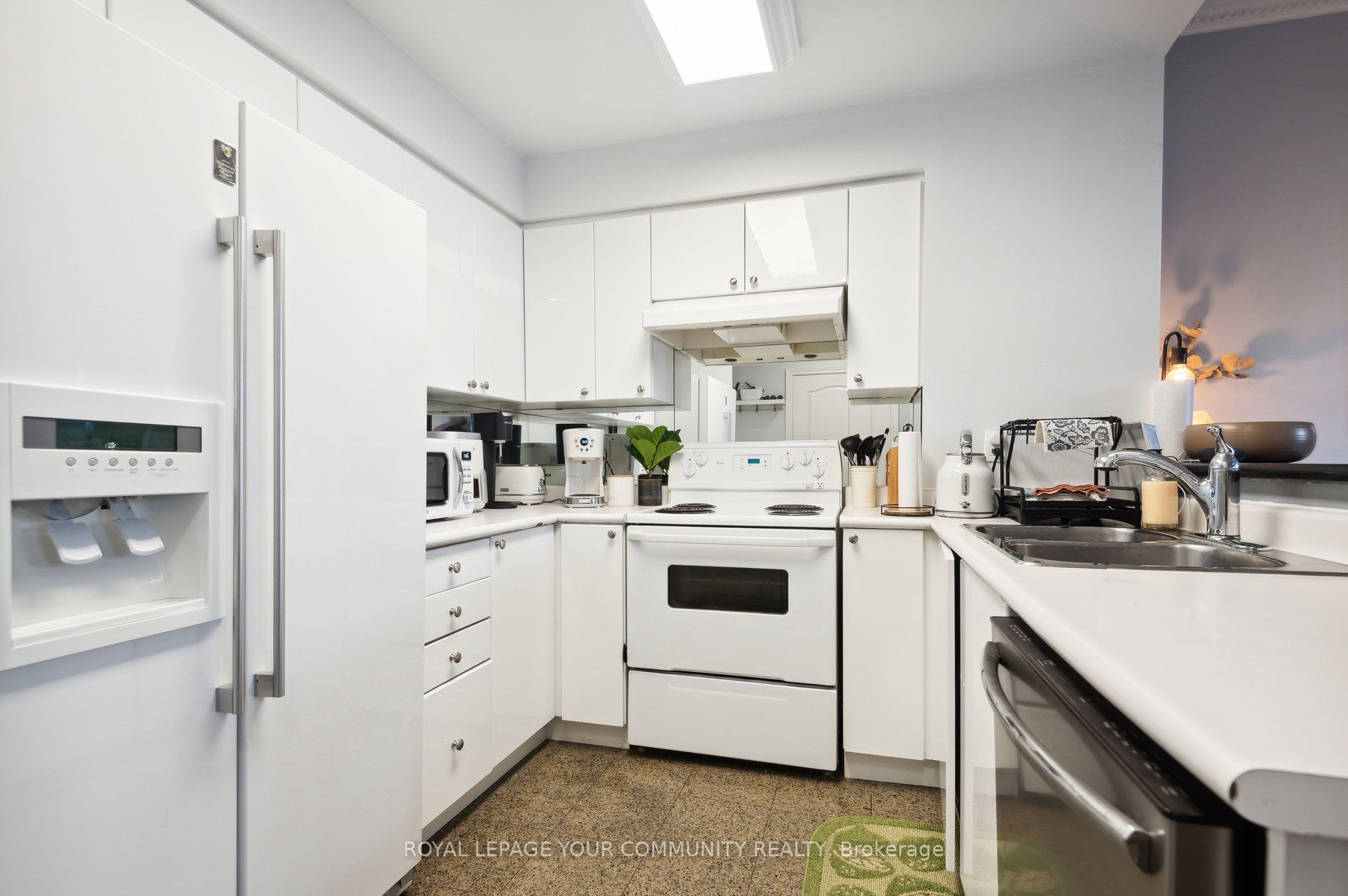 800 Spadina Rd, #101