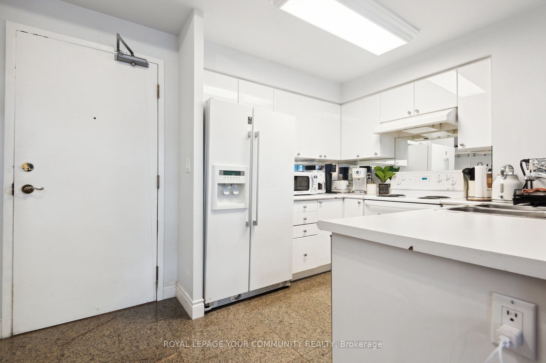 800 Spadina Rd, #101