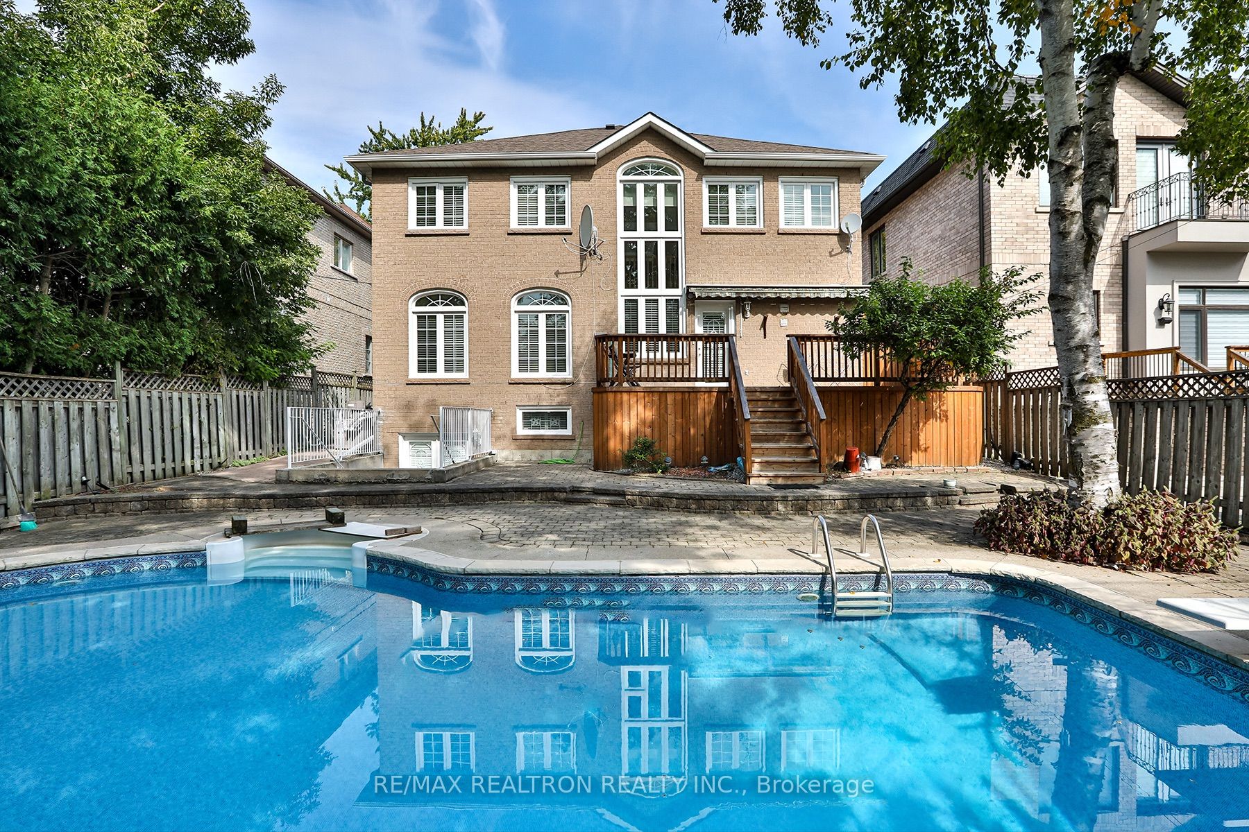 391 Empress Ave