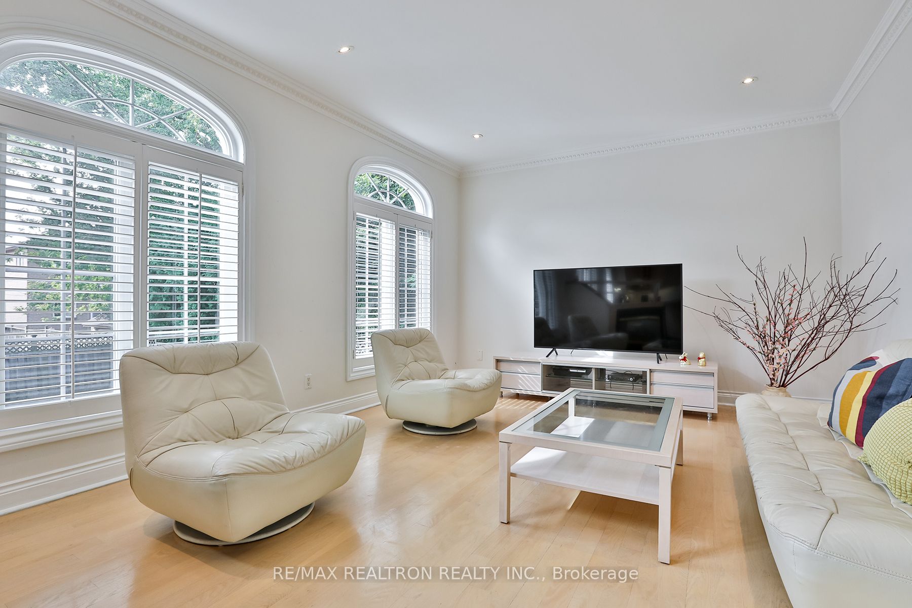 391 Empress Ave