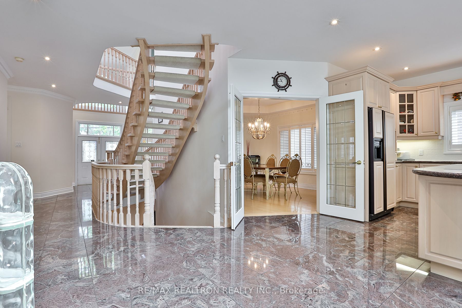 391 Empress Ave