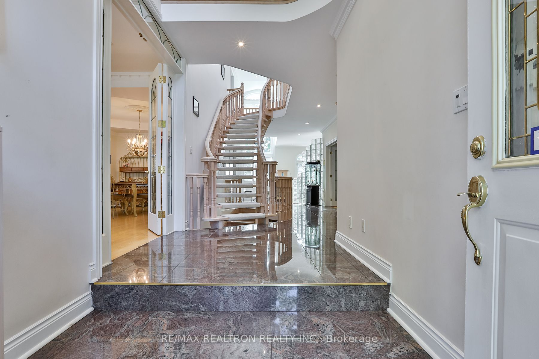 391 Empress Ave