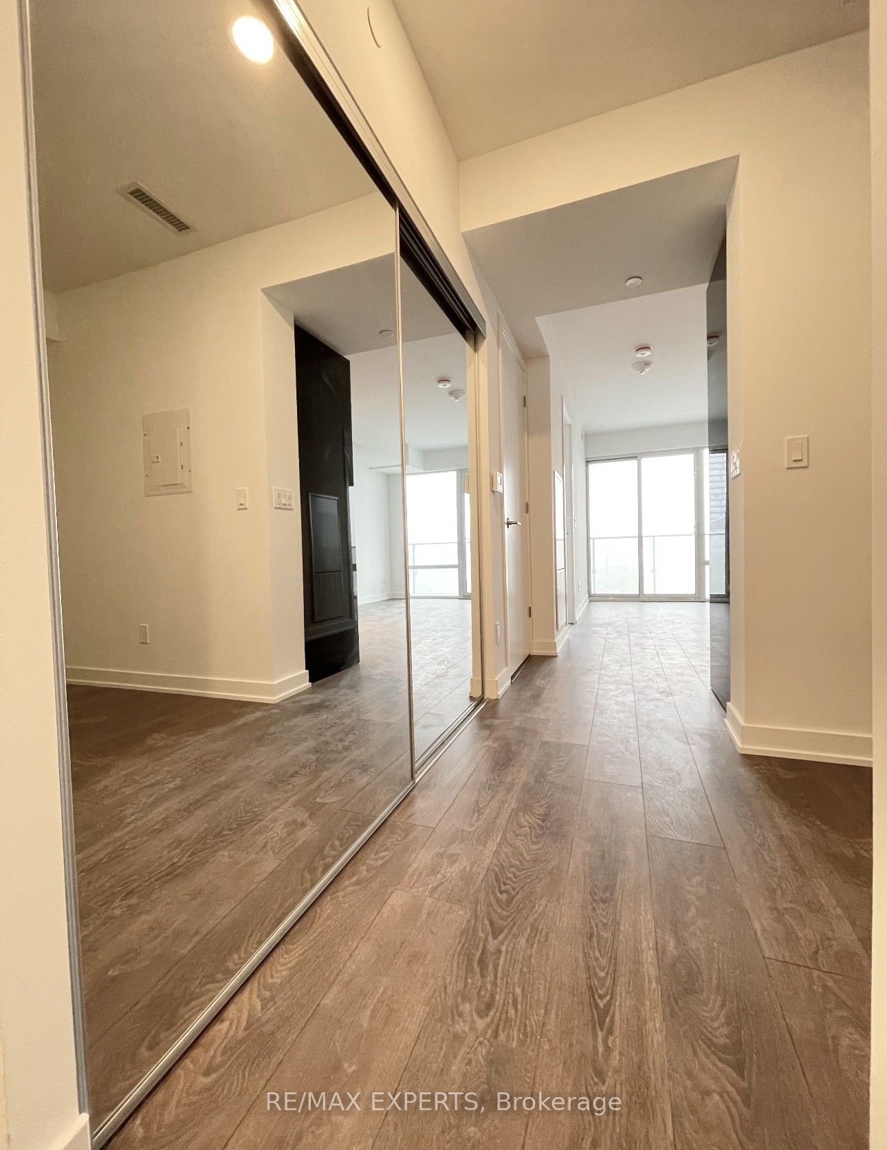 501 Yonge St, #3213