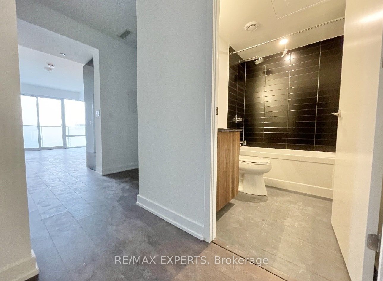 501 Yonge St, #3213