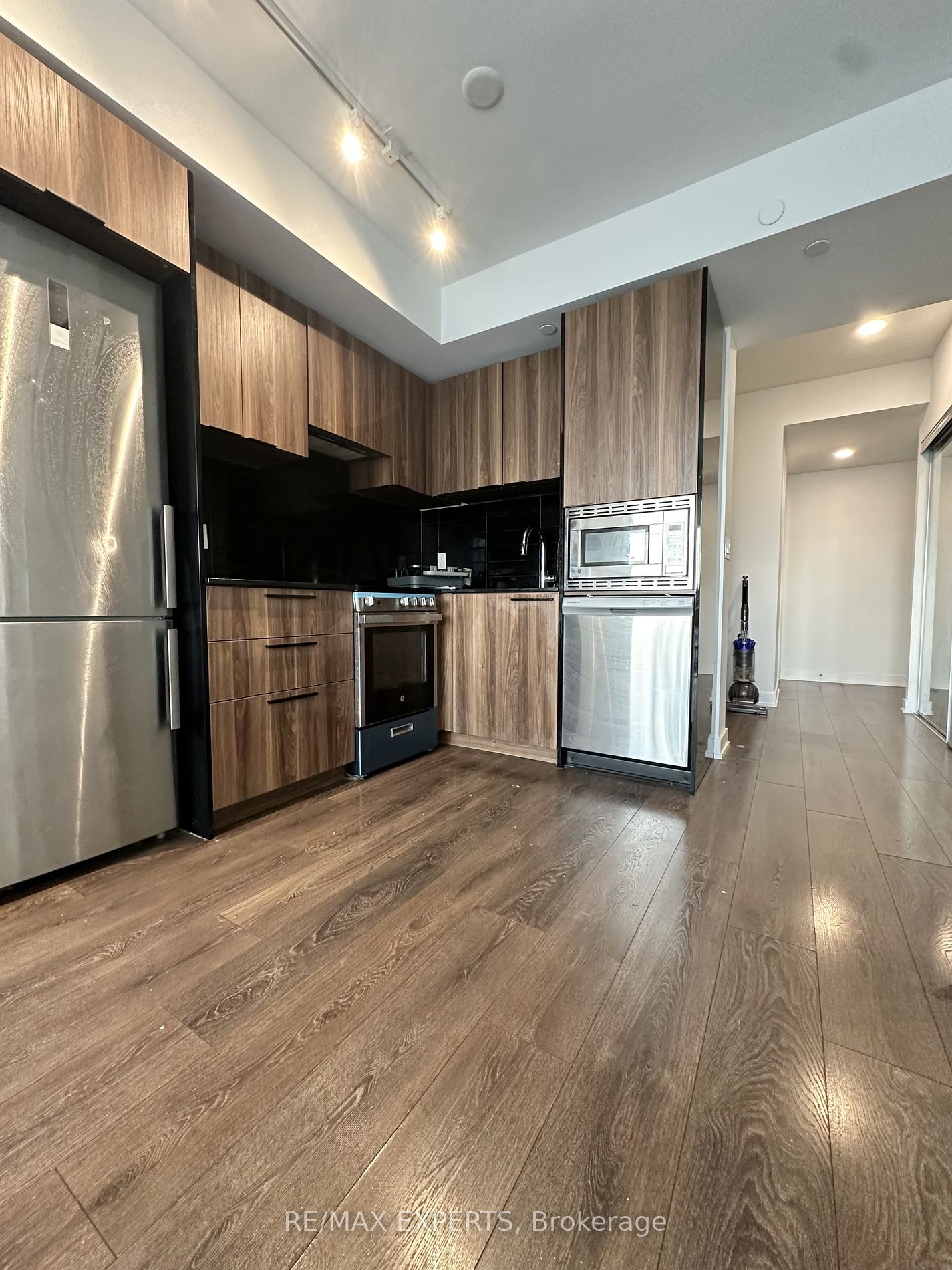 501 Yonge St, #3213