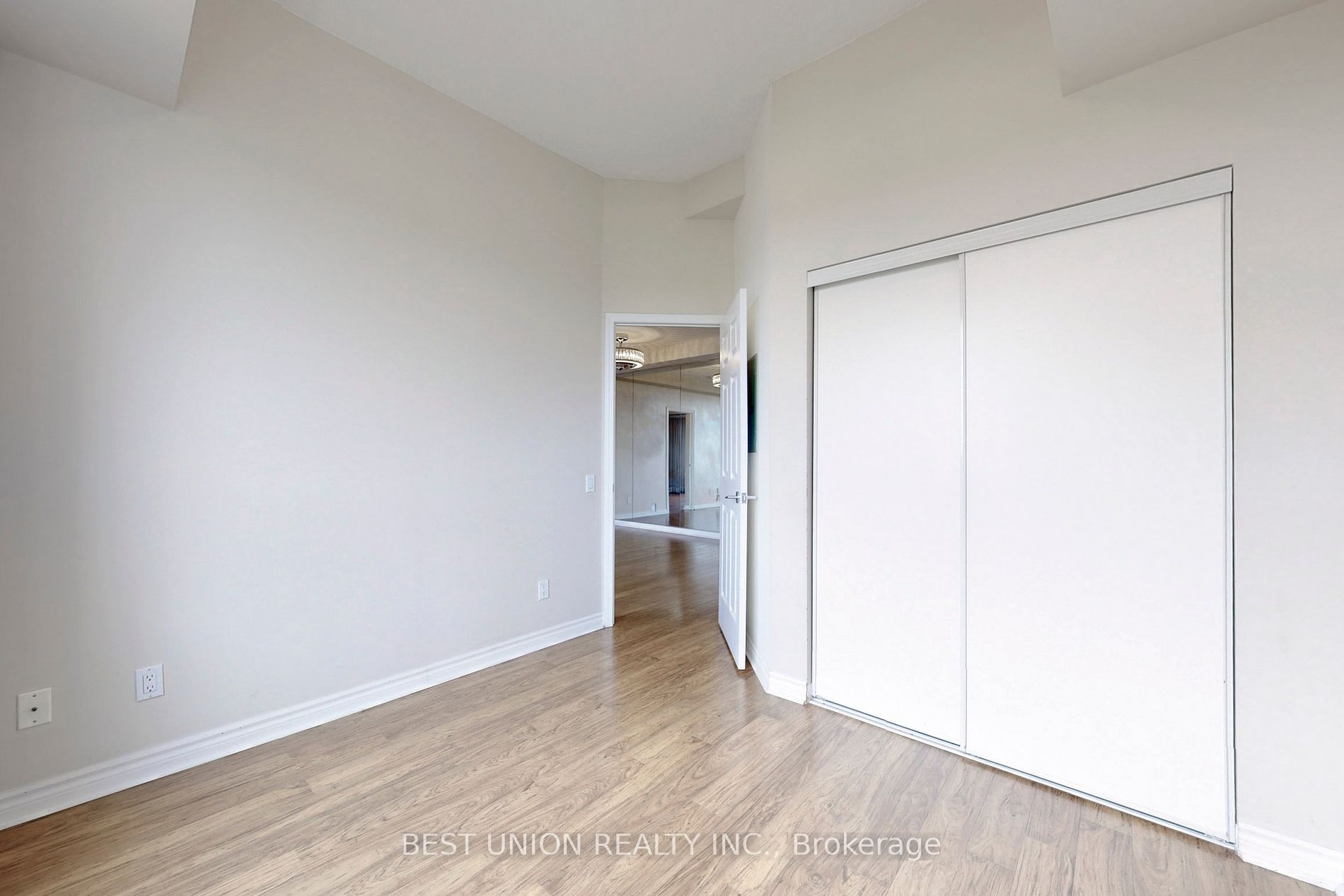 485 Rosewell Ave, #512
