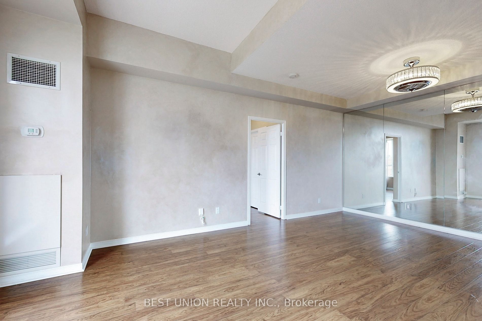485 Rosewell Ave, #512