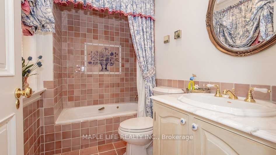 11 Dewbourne Ave