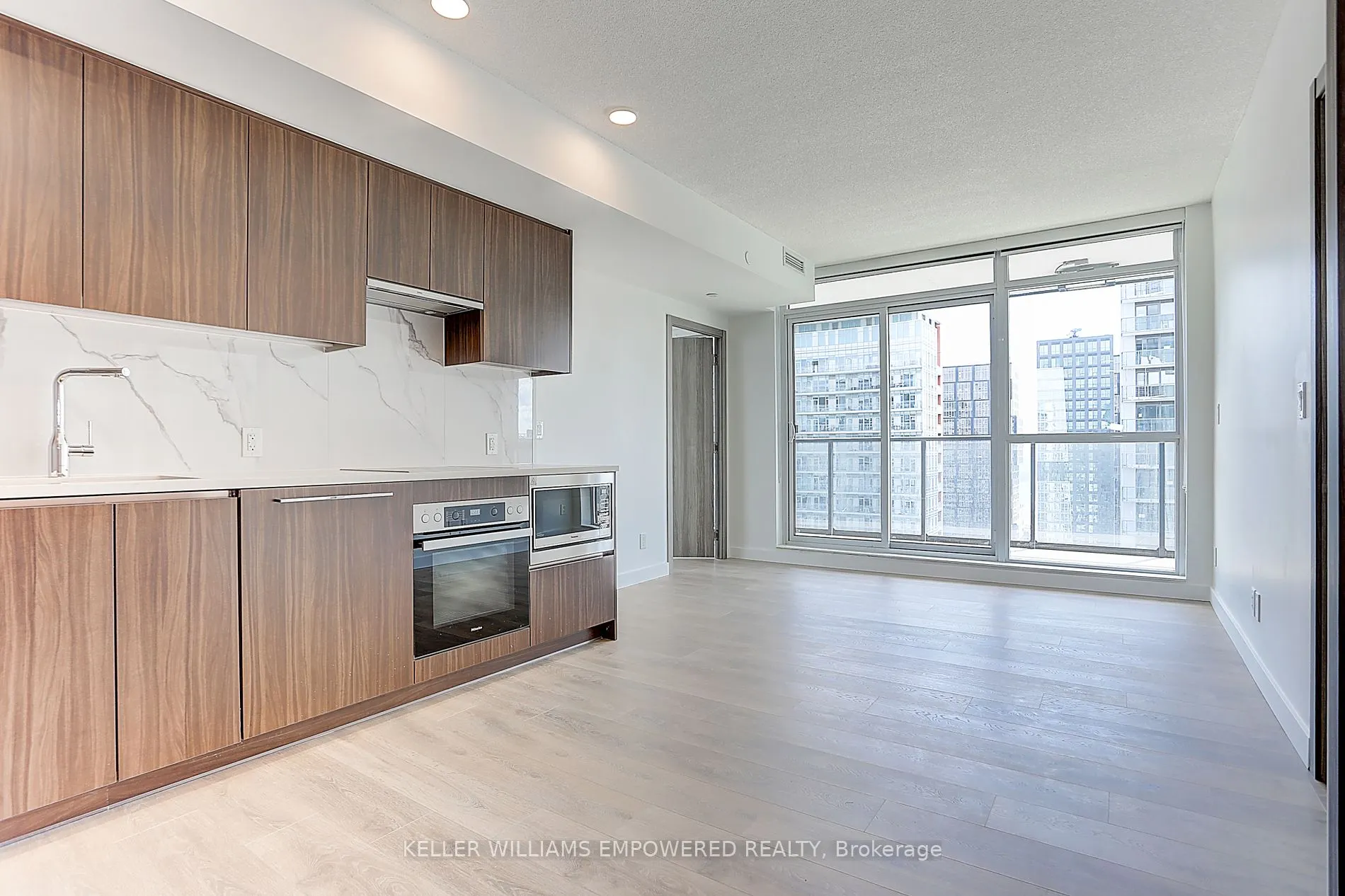 38 Widmer St, #4806