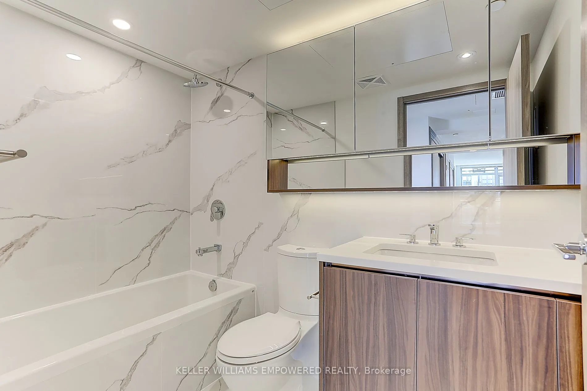 38 Widmer St, #4806