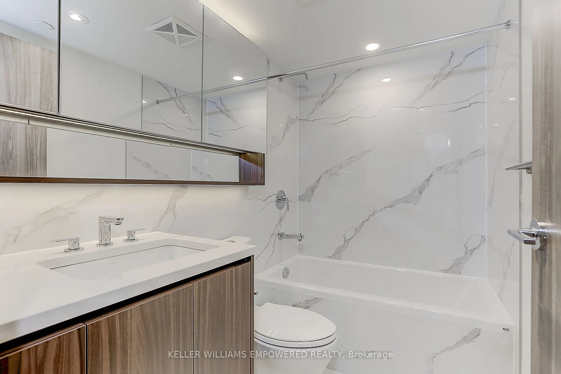 38 Widmer St, #4806