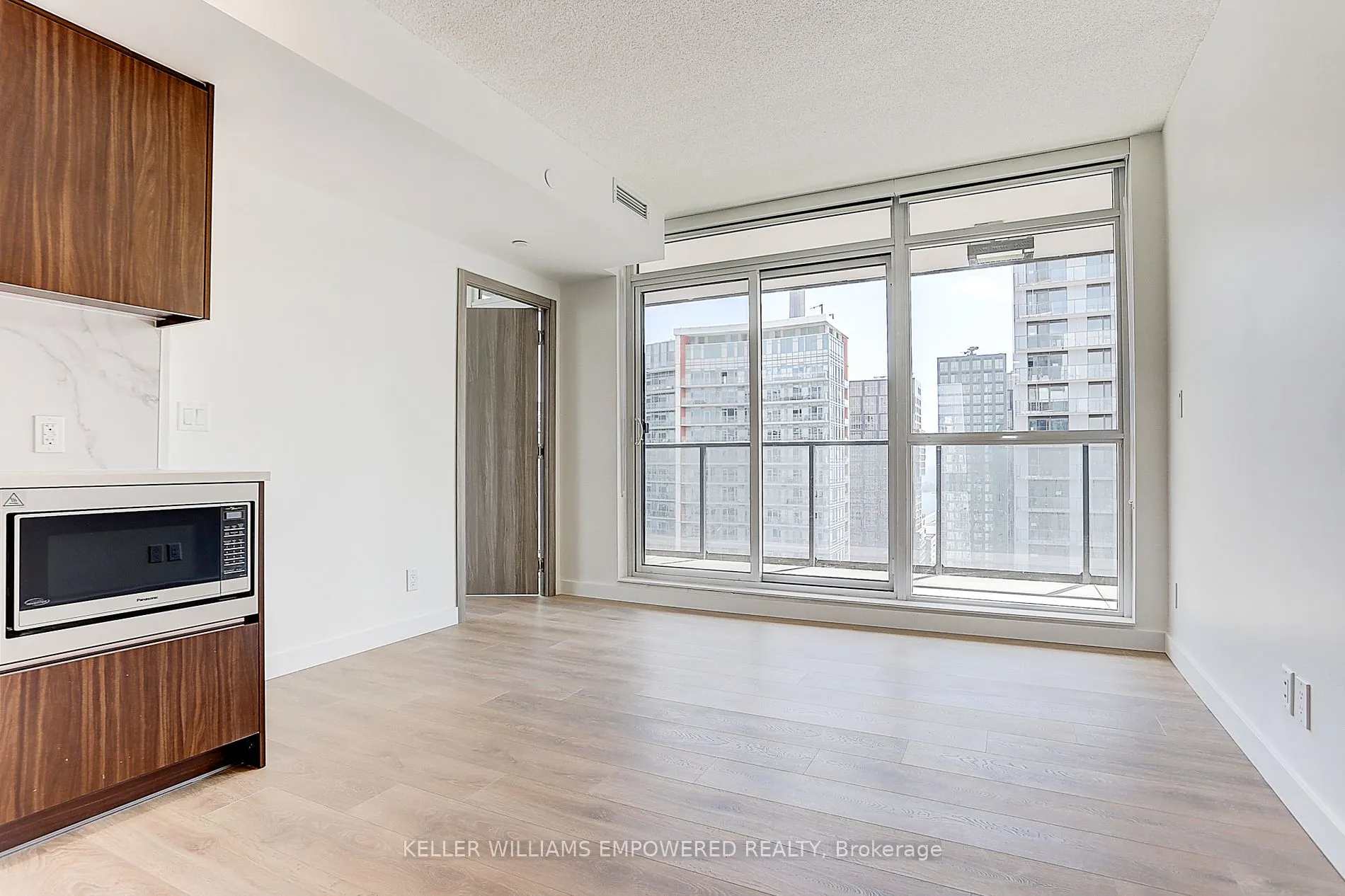 38 Widmer St, #4806