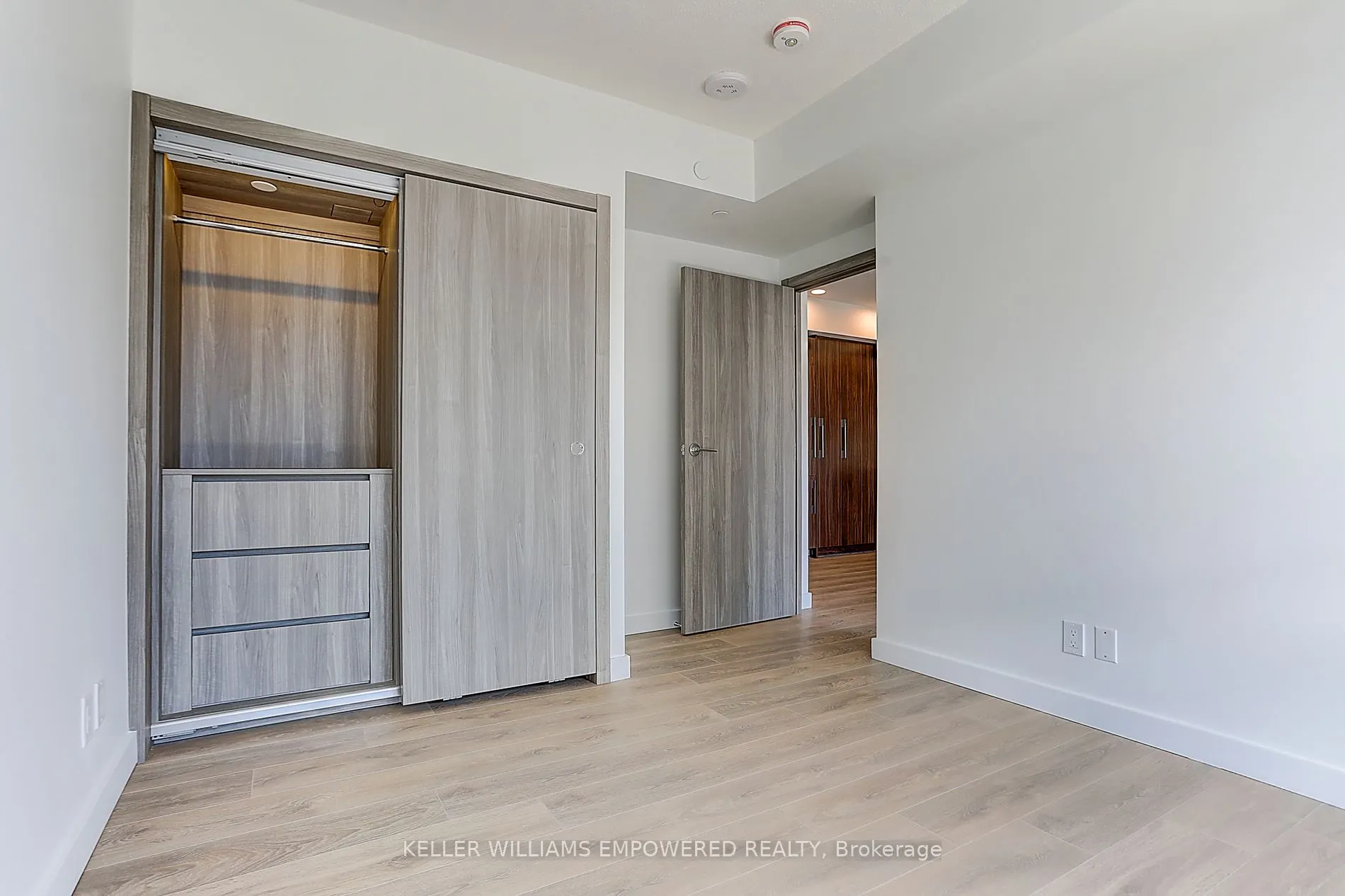 38 Widmer St, #4806