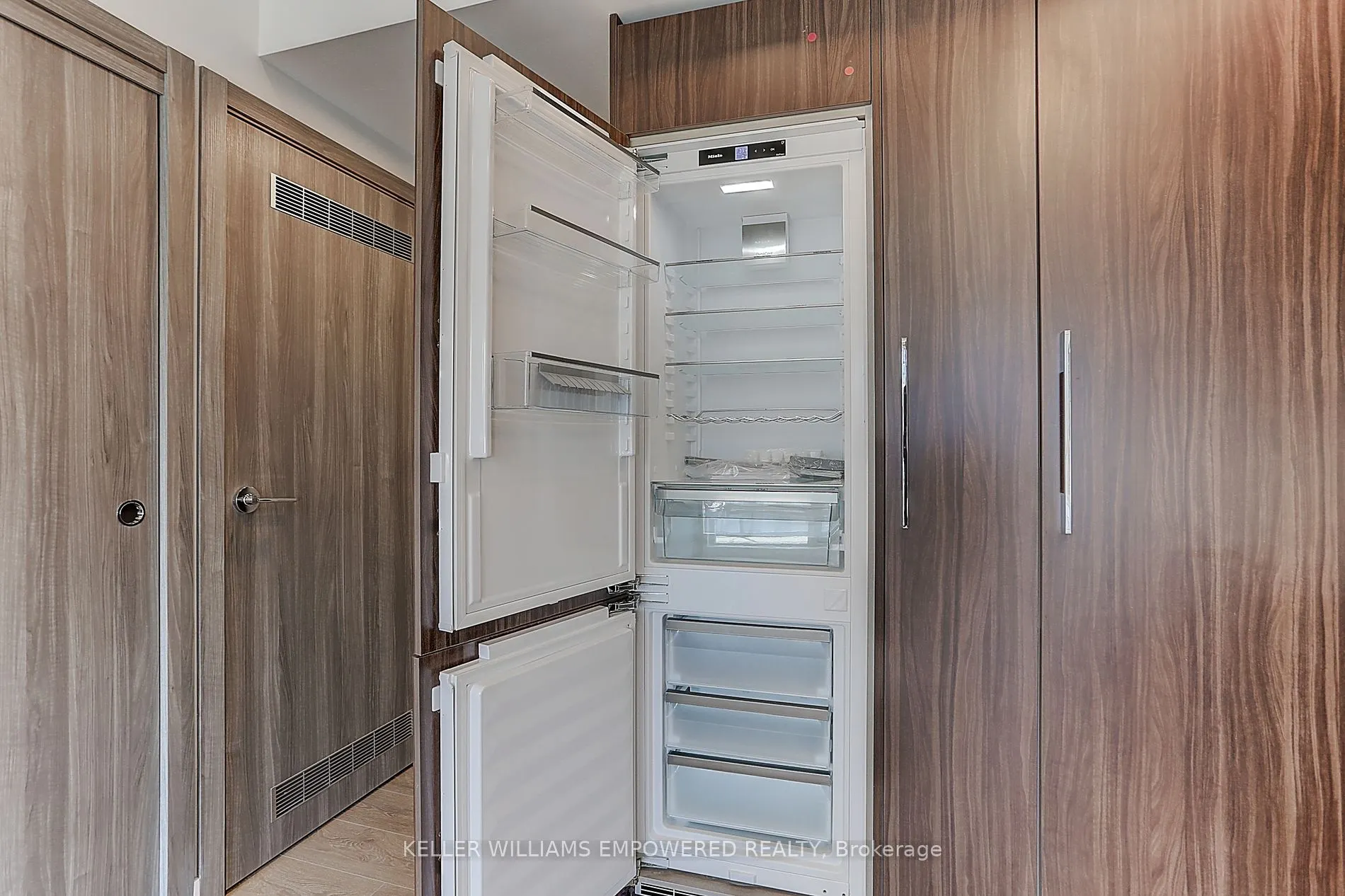 38 Widmer St, #4806