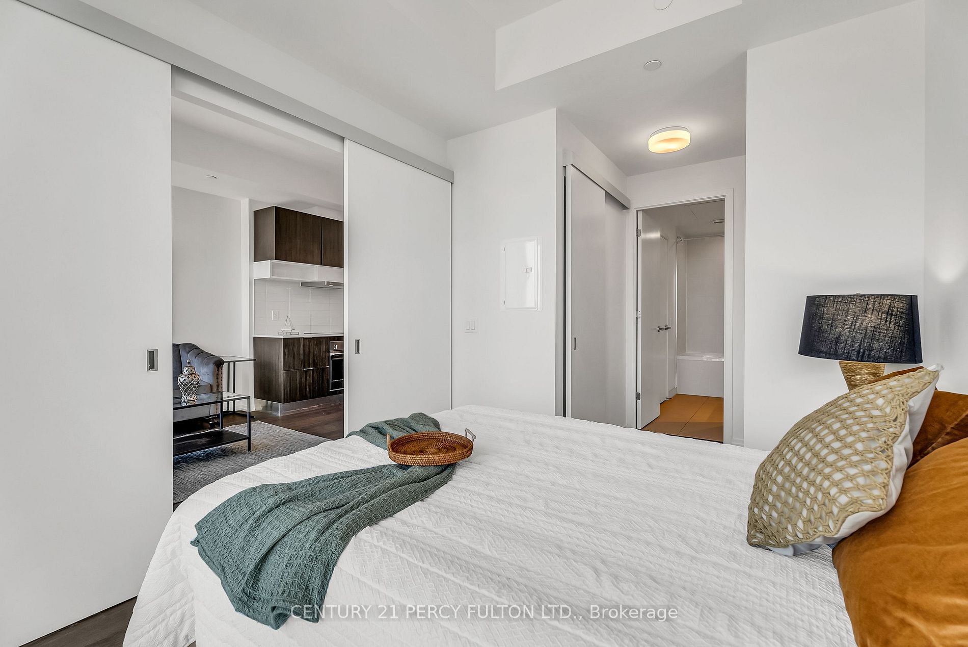 8 Hillsdale Ave E, #1716