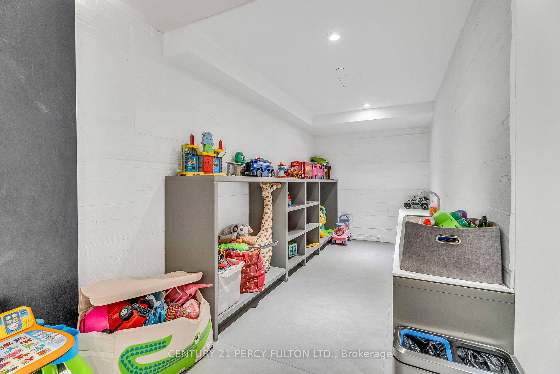 8 Hillsdale Ave E, #1716