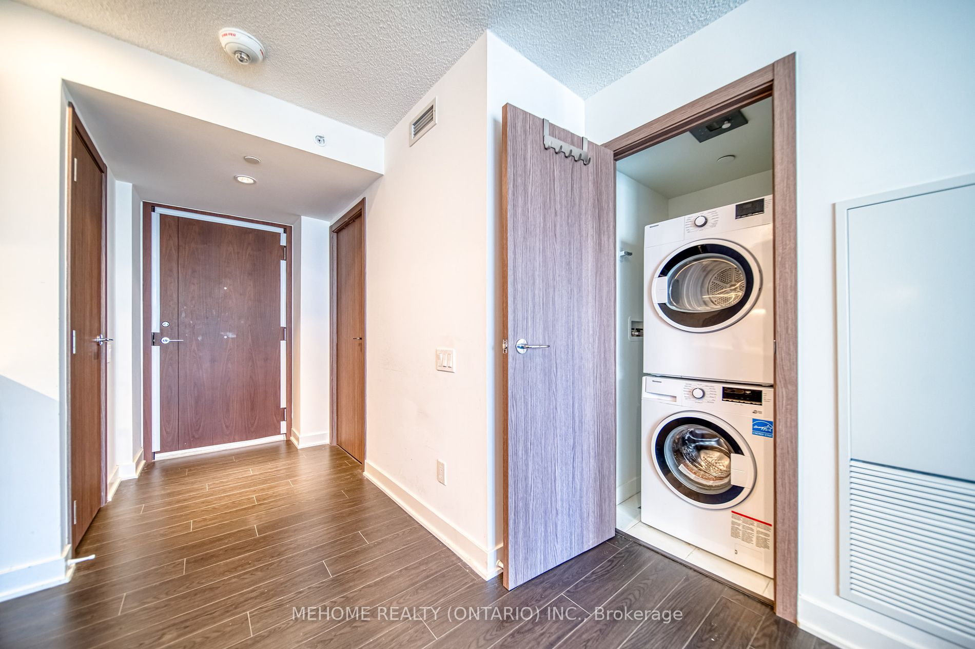 17 Bathurst St, #2907
