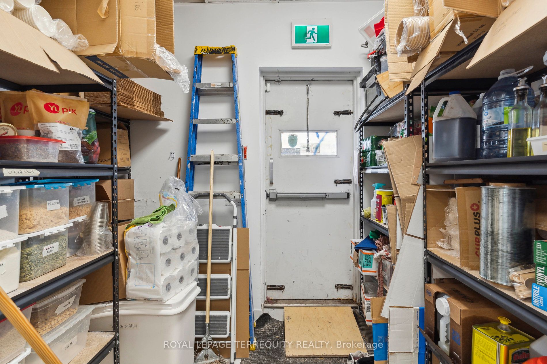 835 Bloor St W