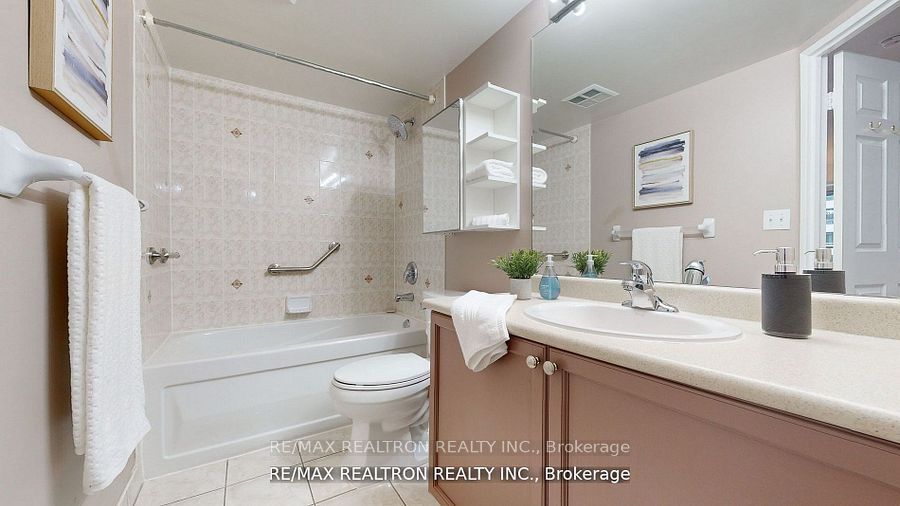 23 Hollywood Ave, #1708