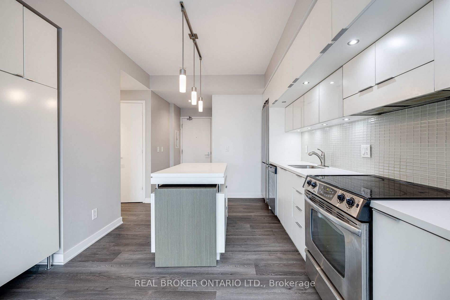 110 Charles St E, #3903