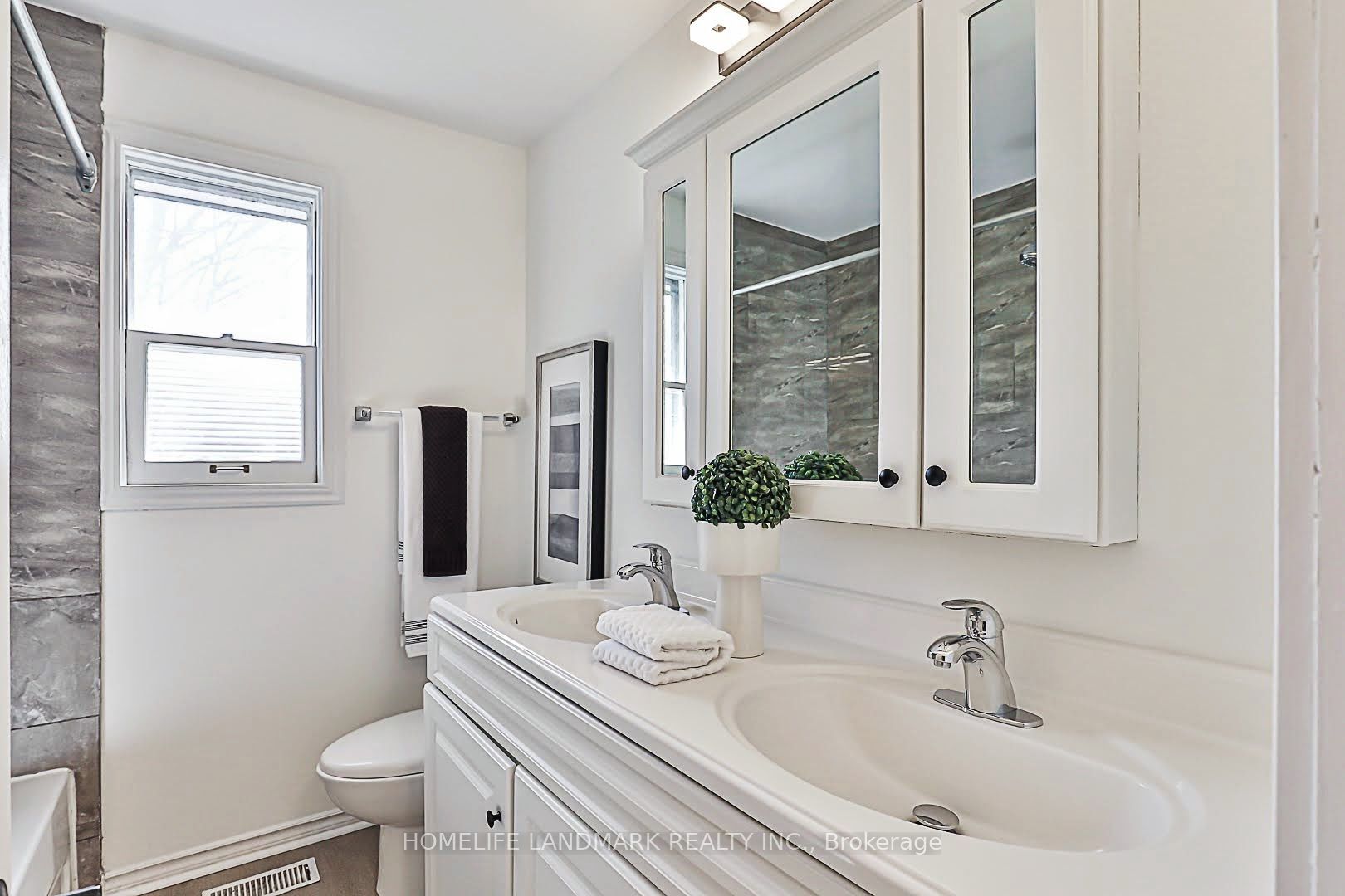 81 Maxome Ave