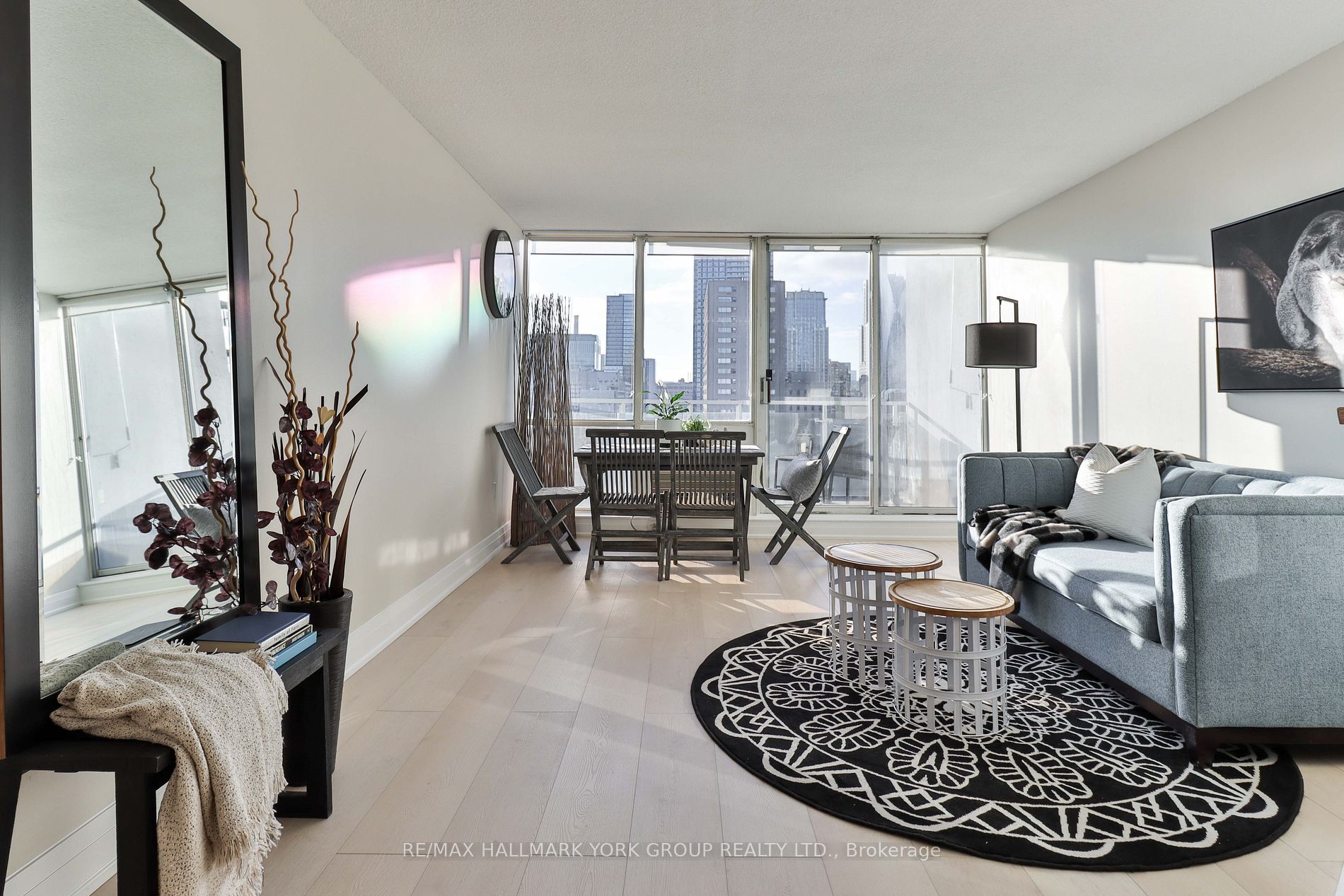 86 Gerrard St E, #22C