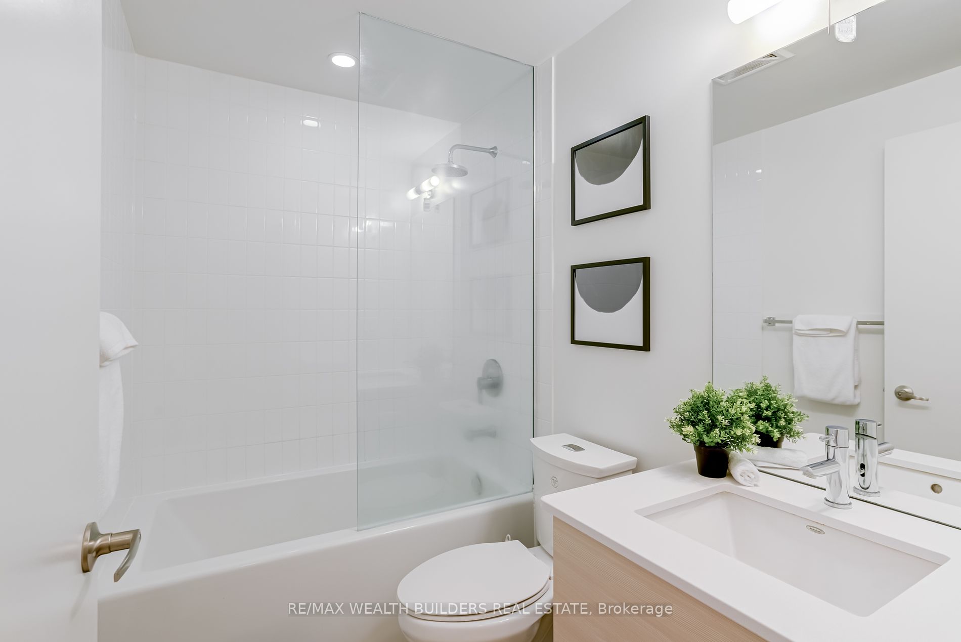 210 Simcoe St, #1706