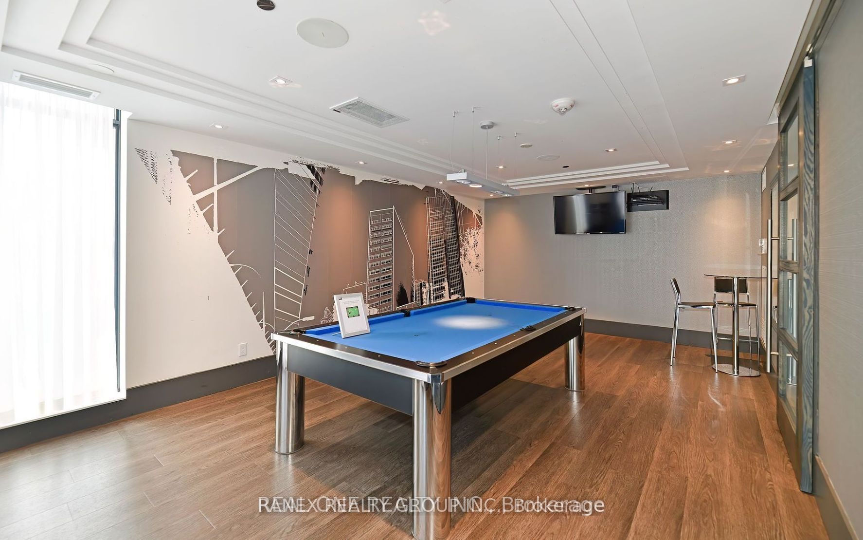 297 College St, #505