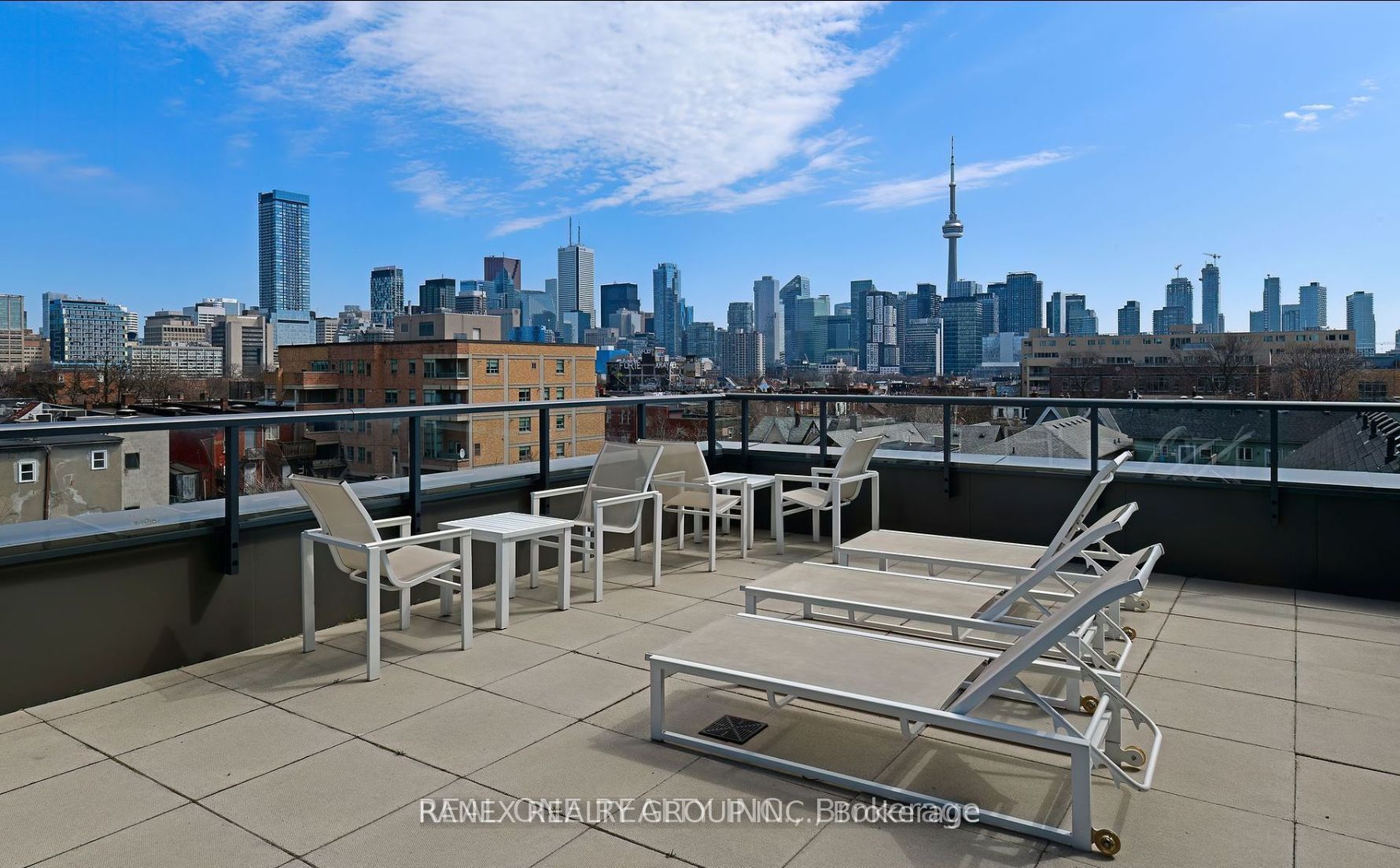 297 College St, #505