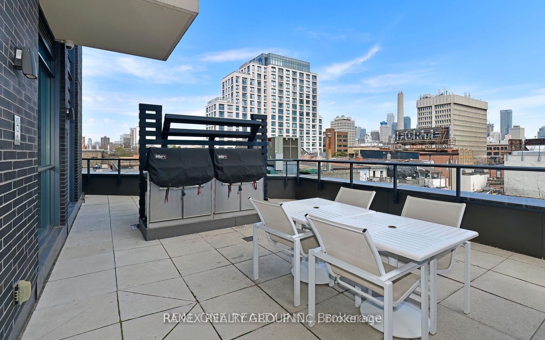 297 College St, #505