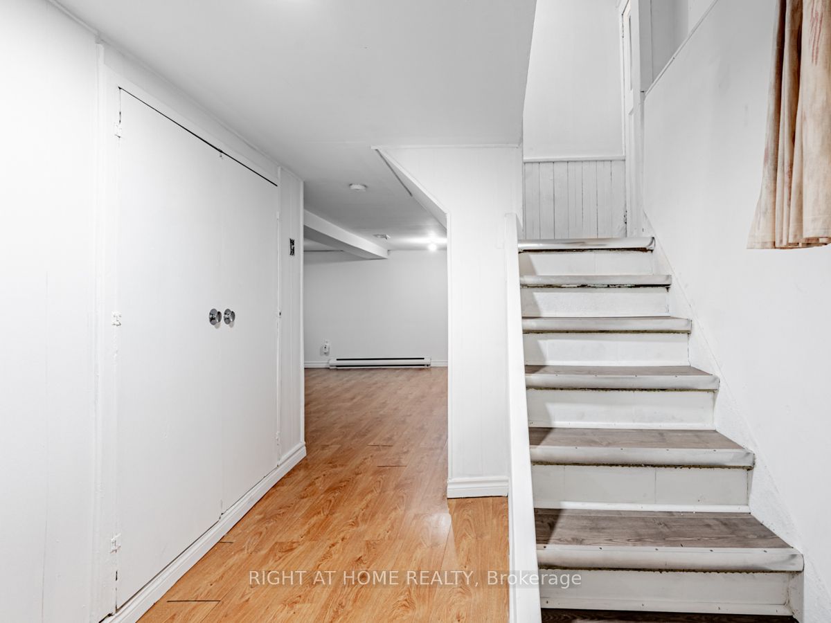 15 Regal Rd