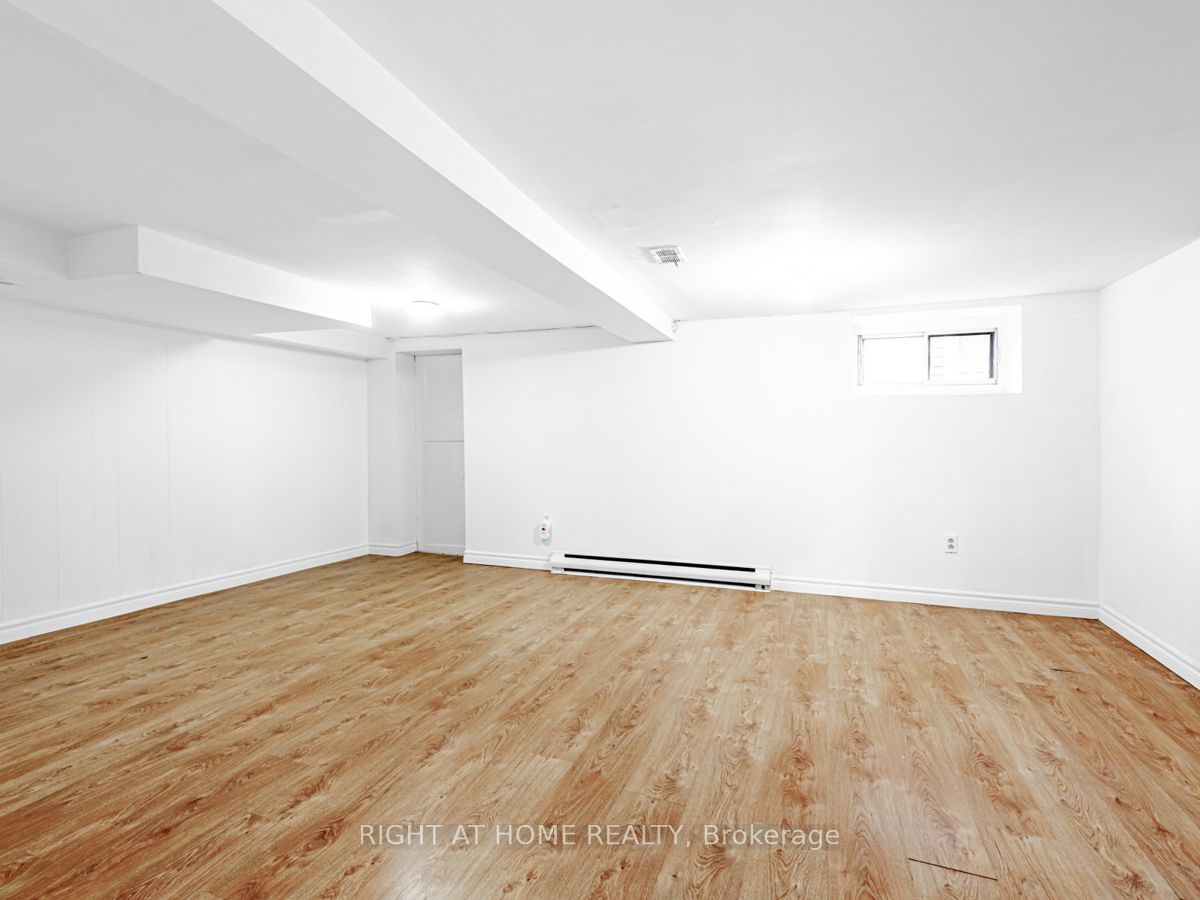 15 Regal Rd