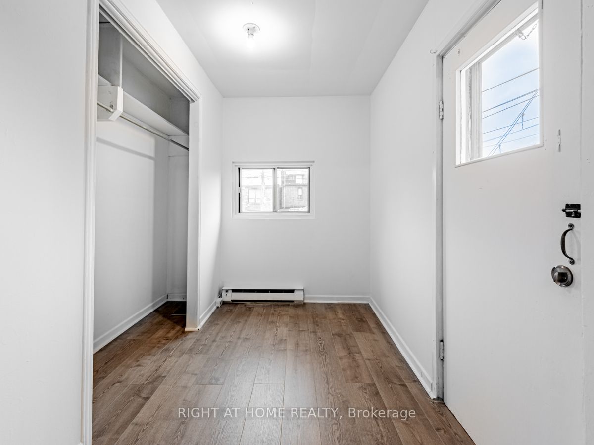15 Regal Rd