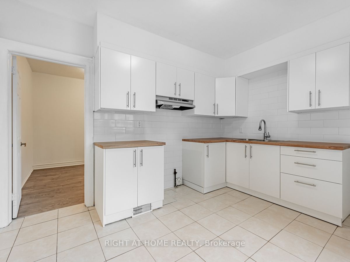 15 Regal Rd